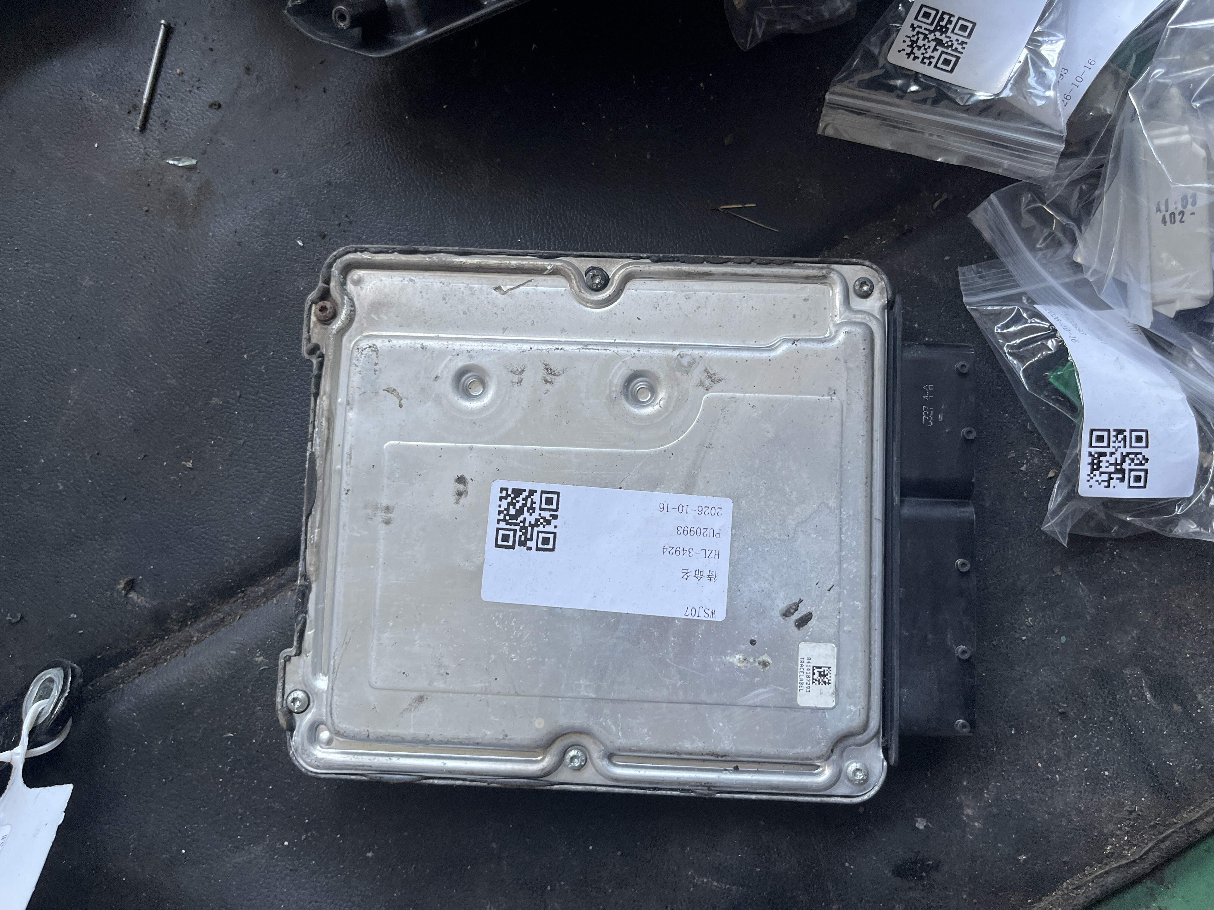 4L0910560H 发动机电脑