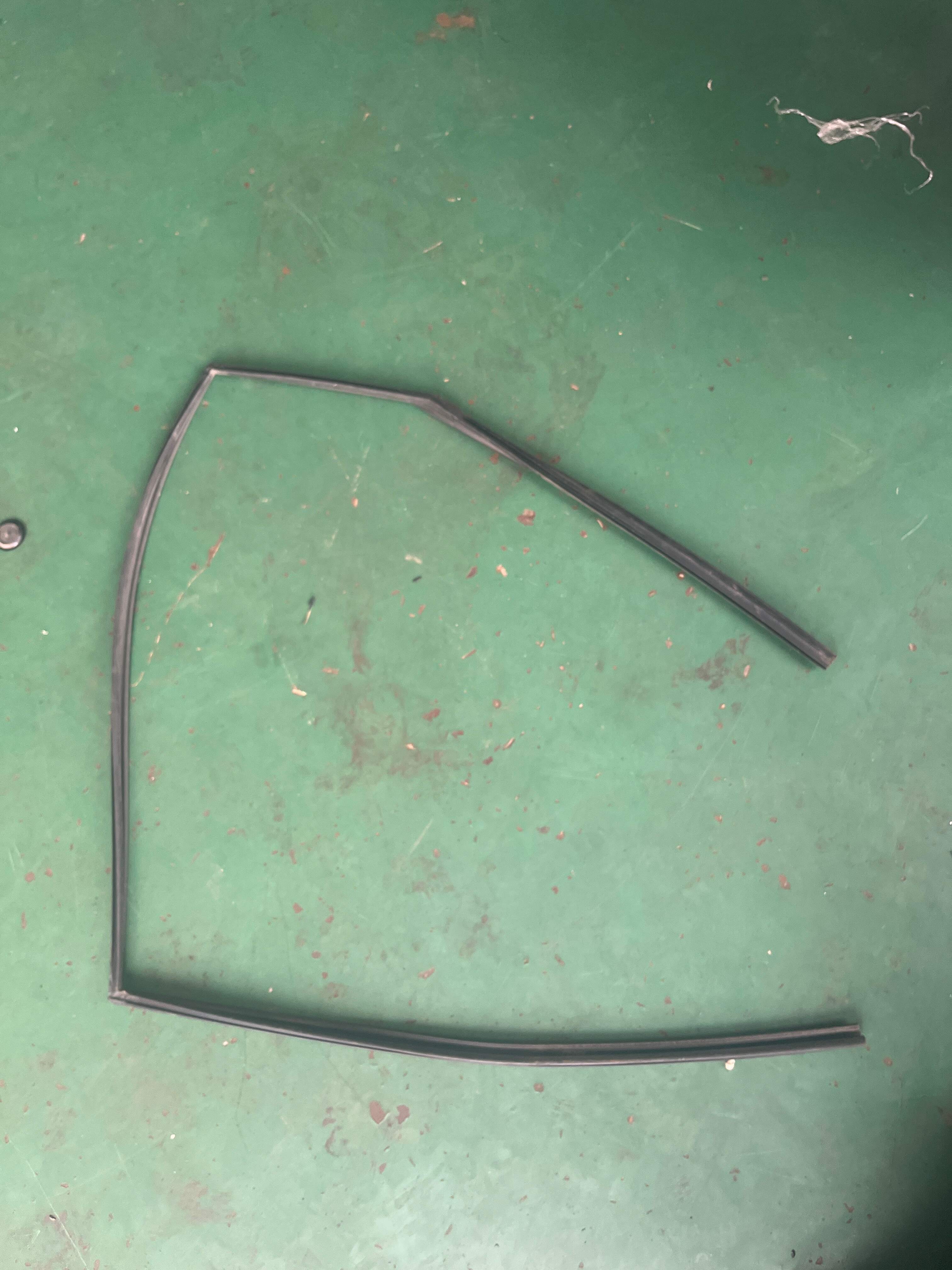 62030821V1 Rear Door Window Felt Channel, Right