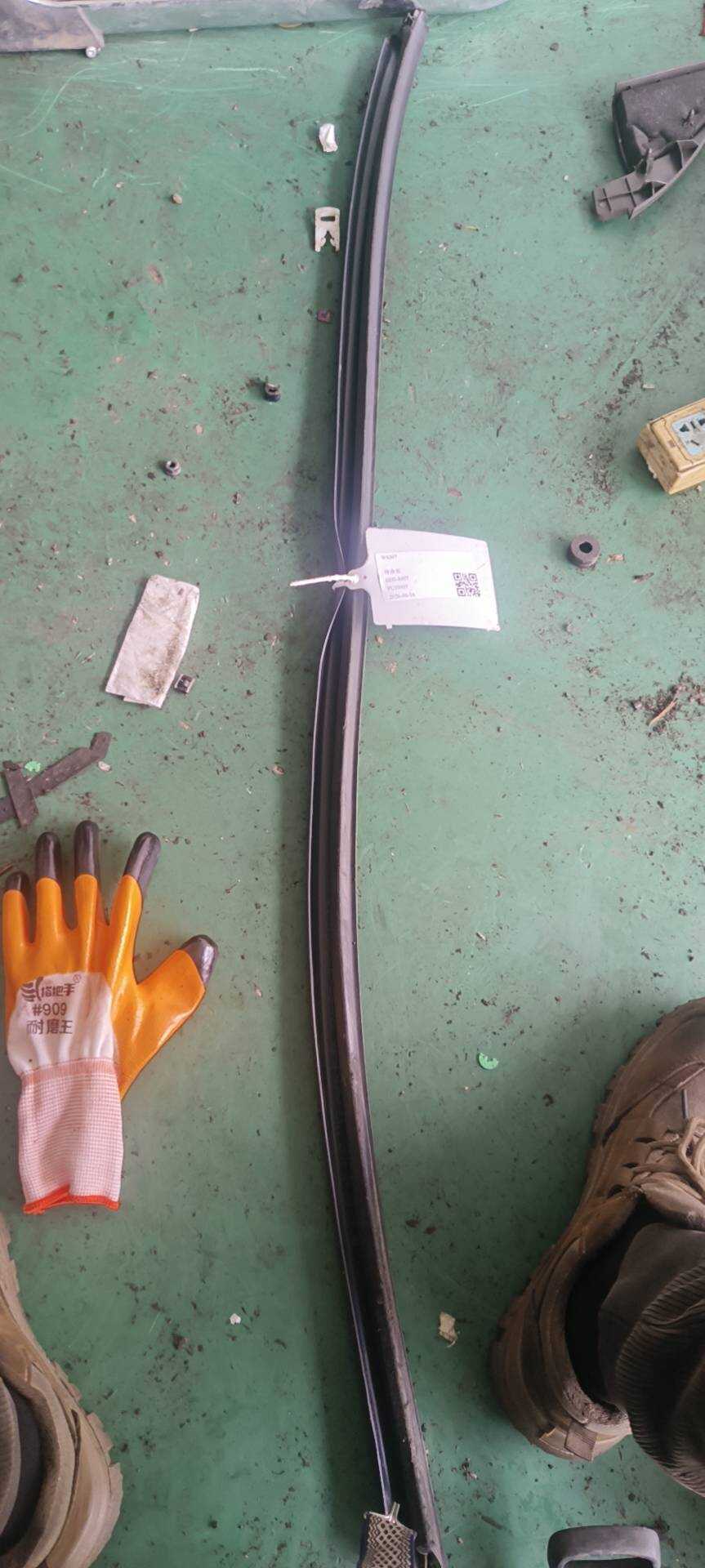 5493026 Front Door Seal Strip (Lower Right)