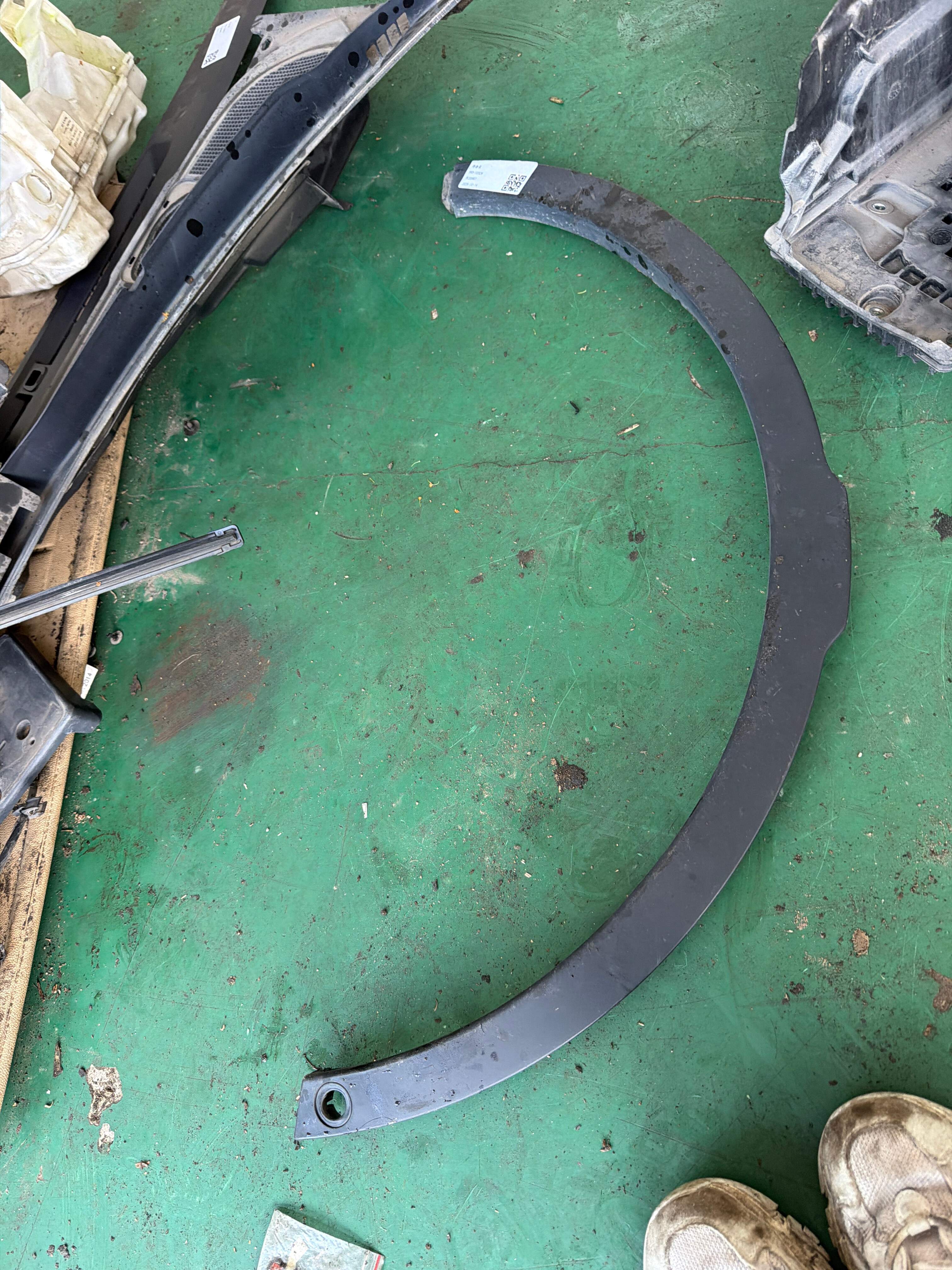 LR044278 Front Wheel Arch Molding, Right