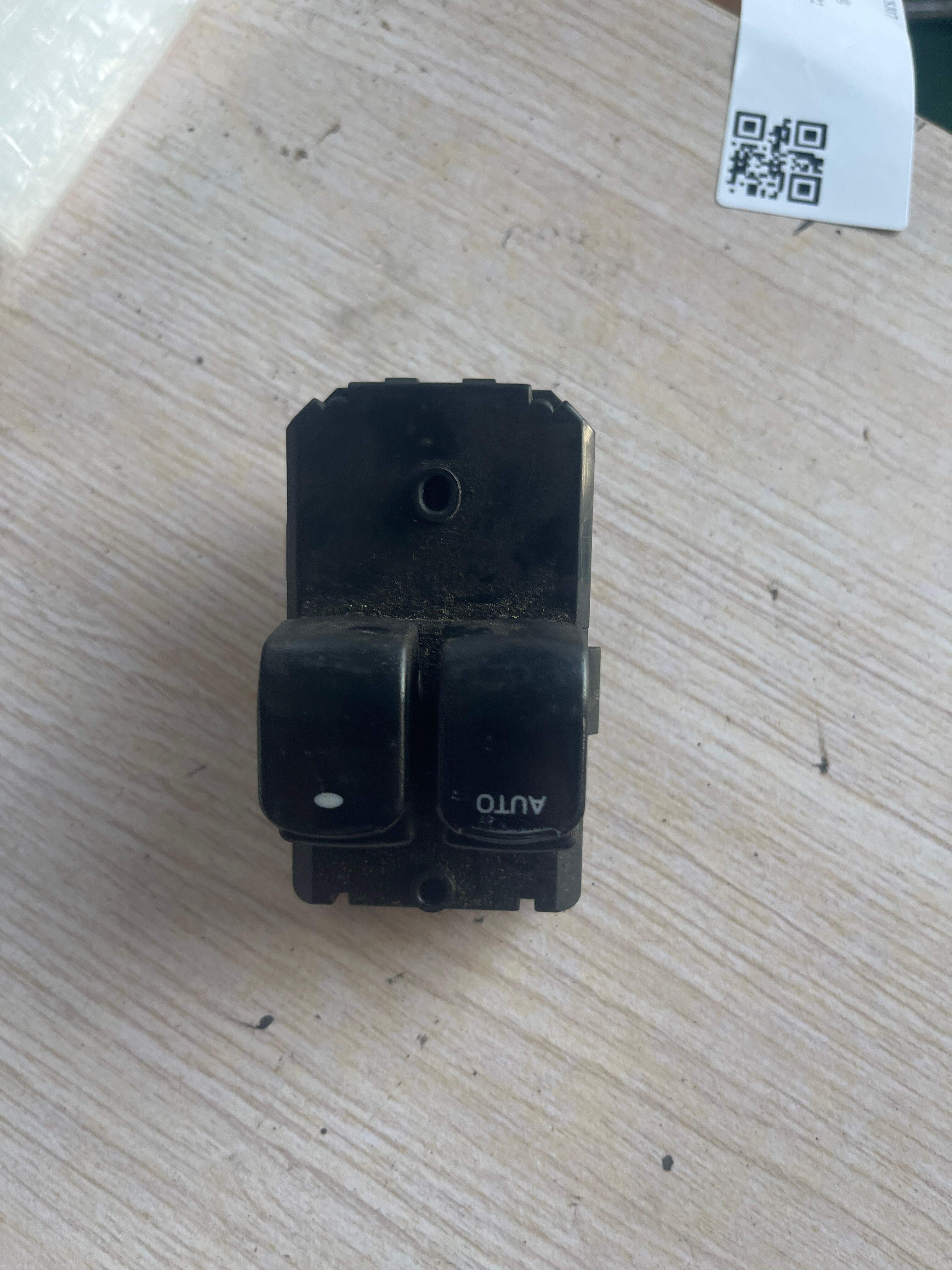 90765654 前门玻璃升降开关（左）