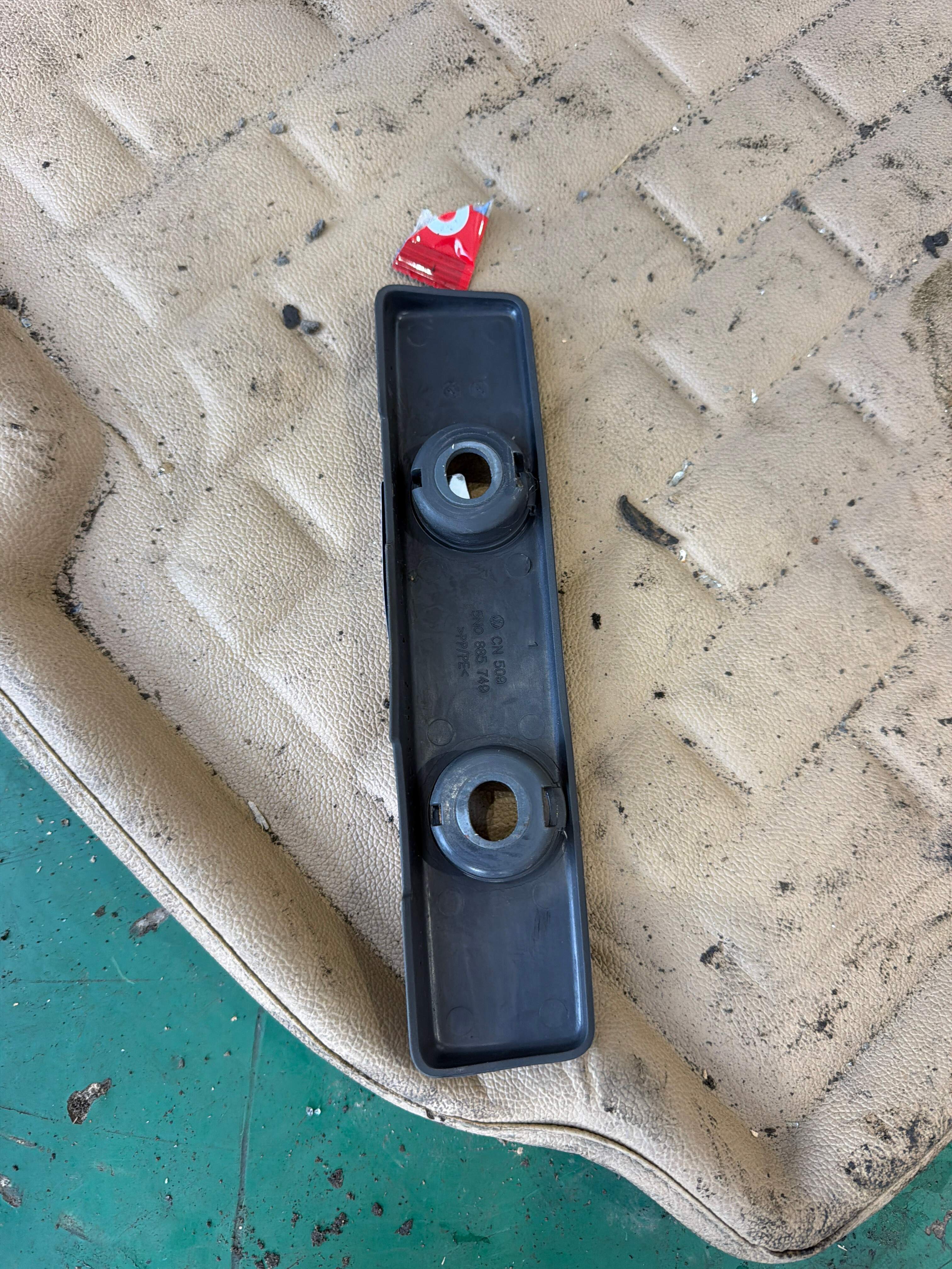 5N0885749 盖罩