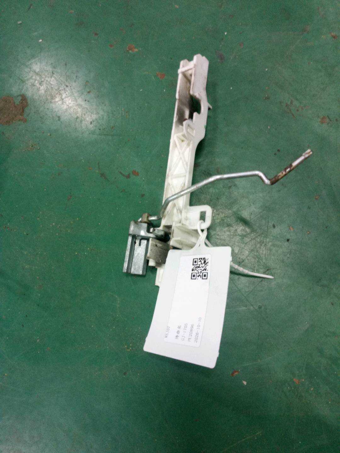 72182TL0E01 前门外拉手固定框（左）