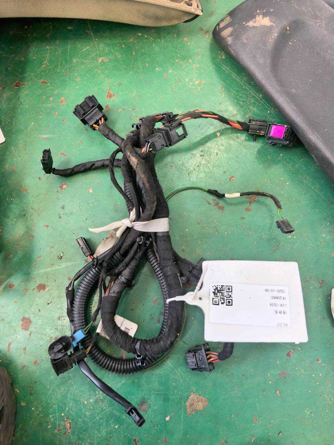 L8UD971366P 座椅底架线束