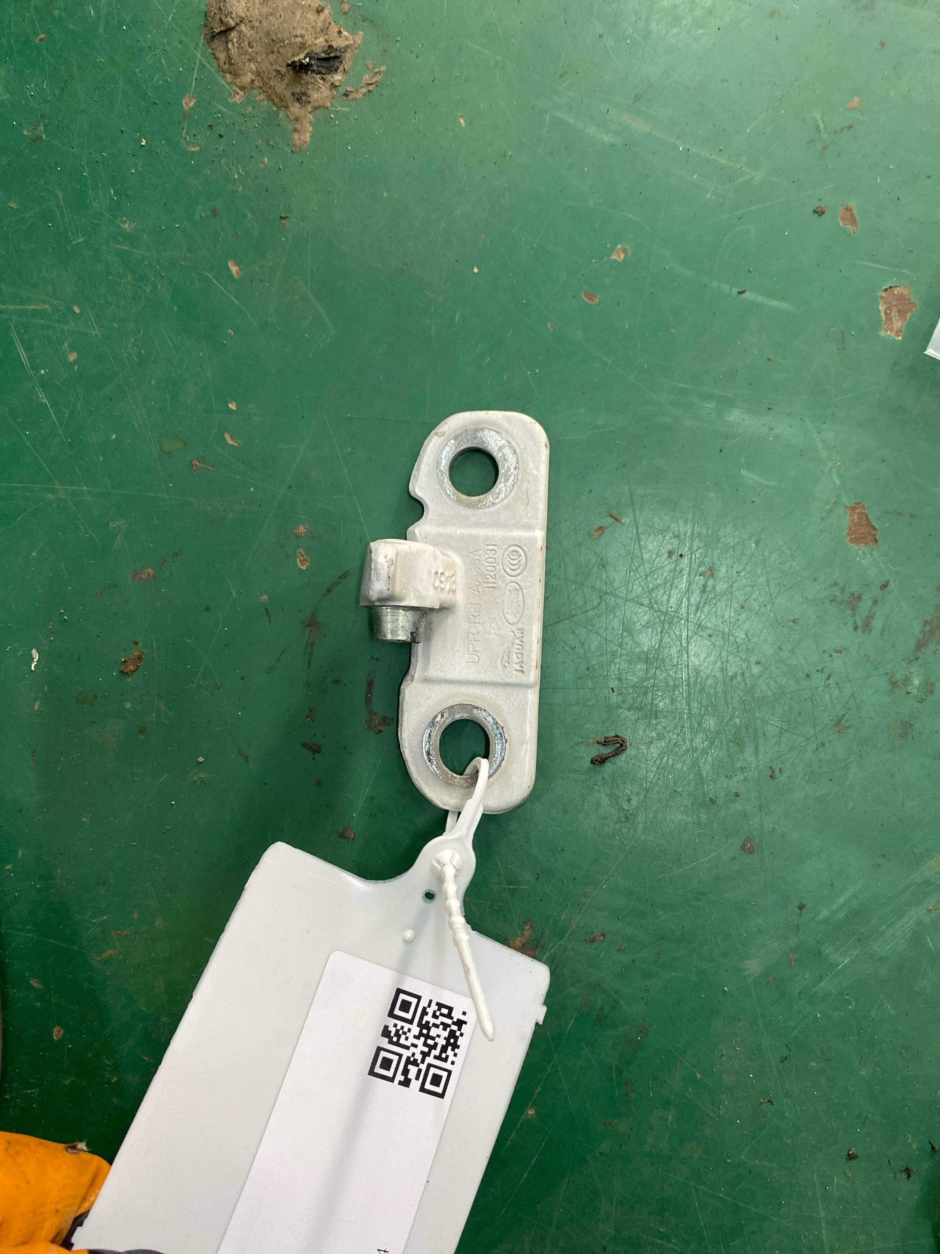 LR042352 Front Door Hinge (Upper Right)