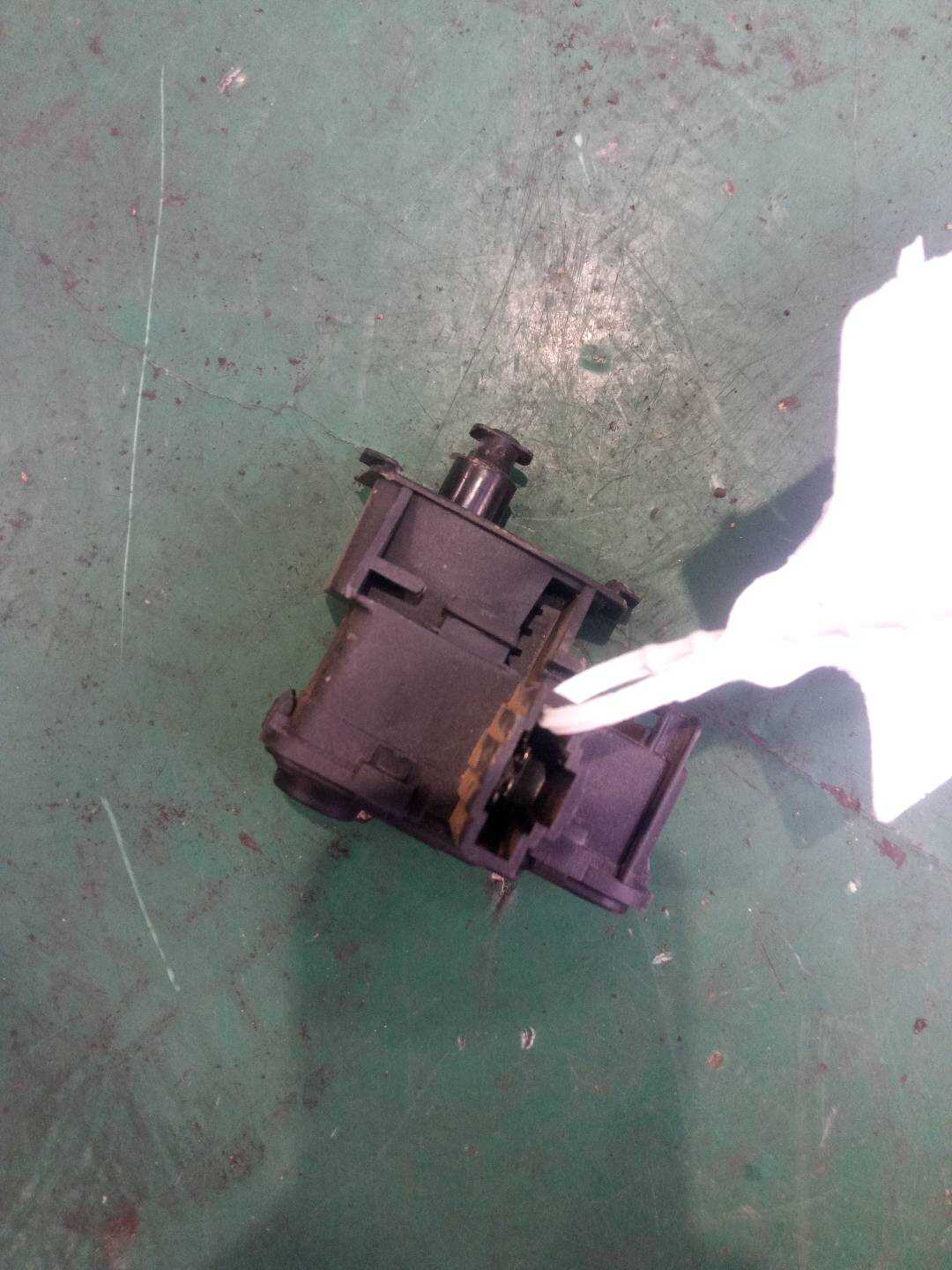 95850415303 燃油箱门开启执行器(右)