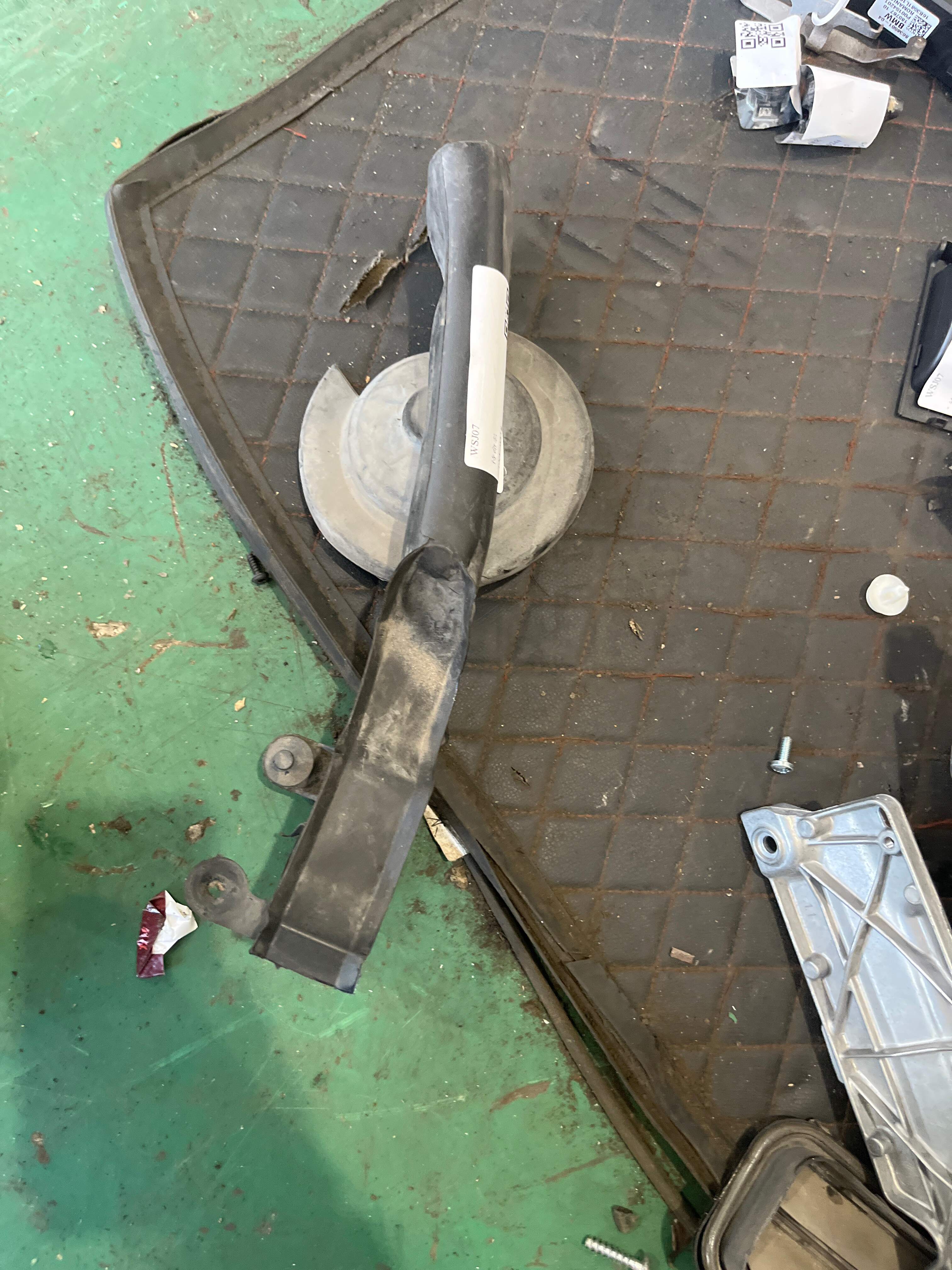 51767293714 密封件 车前盖 右