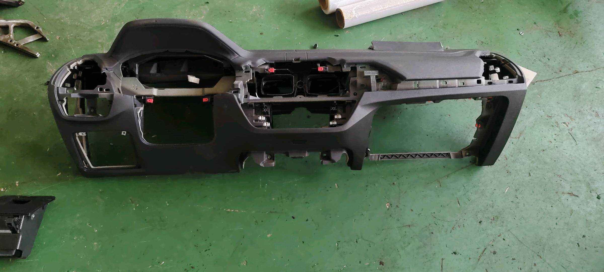 51459108836 仪表台壳