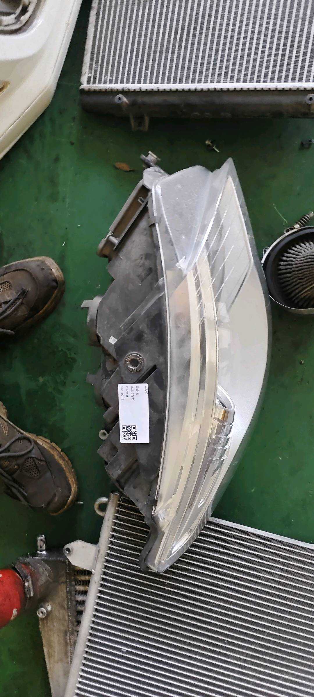 L35D941752 Front Headlight Half Assembly, Right