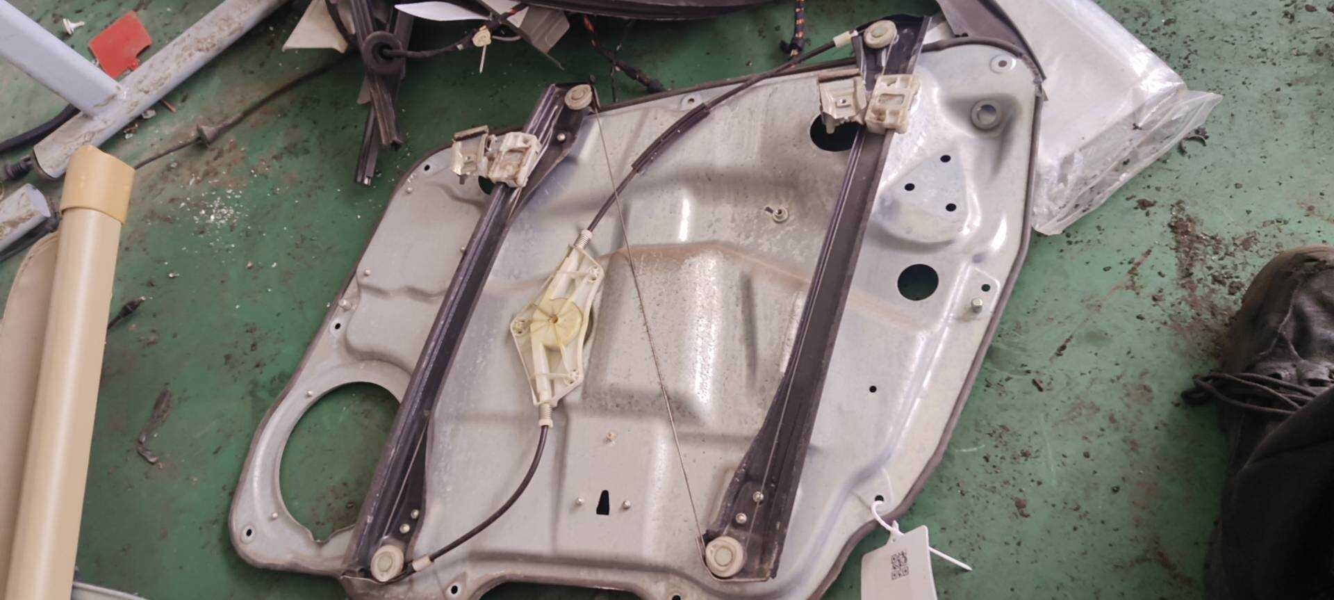 A1647201579 Front Door Window Regulator Bracket, Left