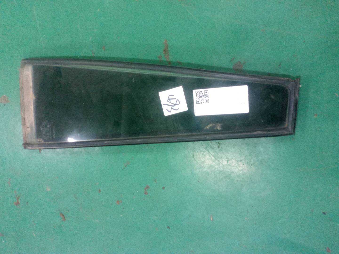 8796106339 后门三角窗玻璃(左)