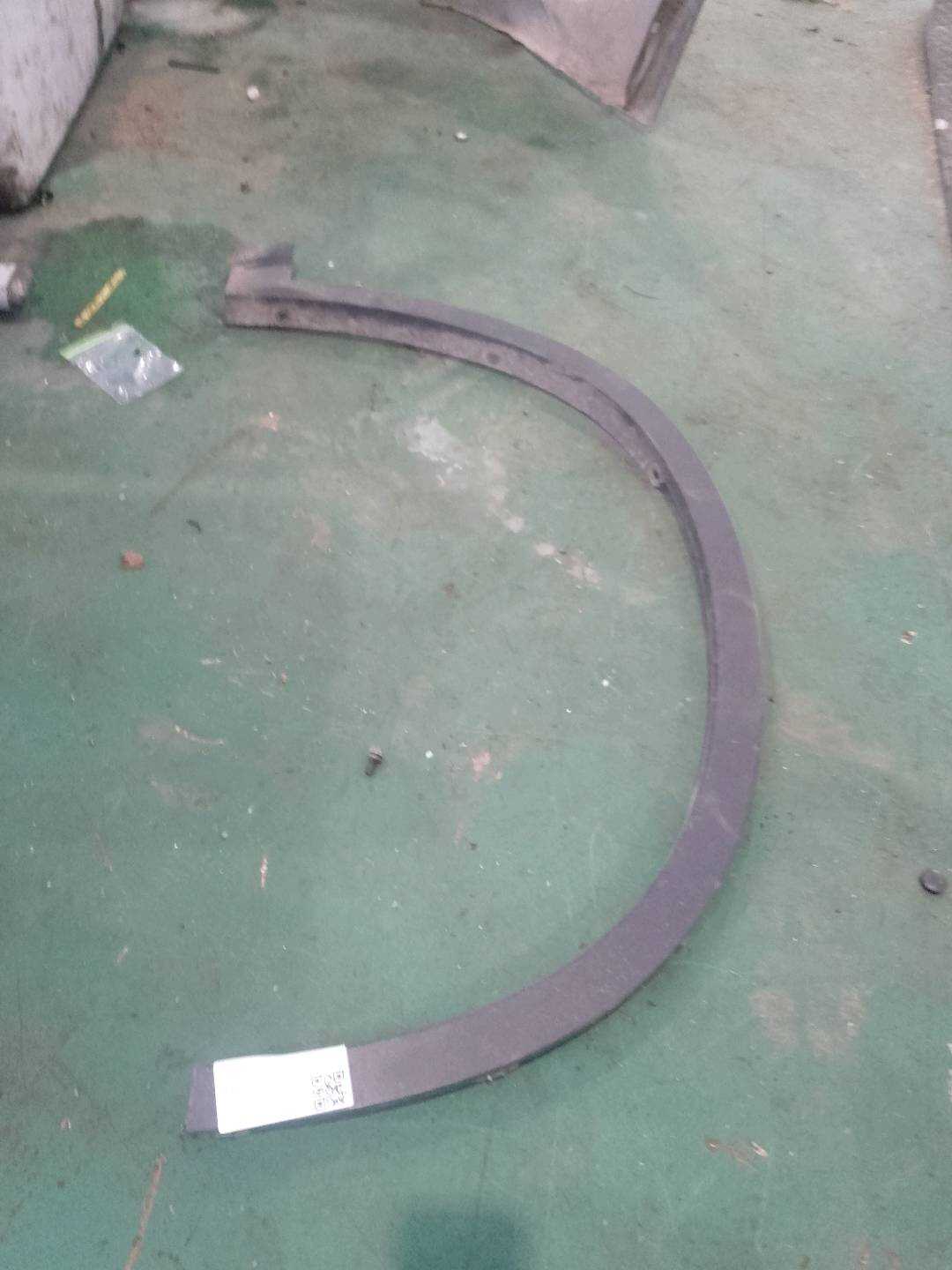 51777332338 前轮轮眉(右)