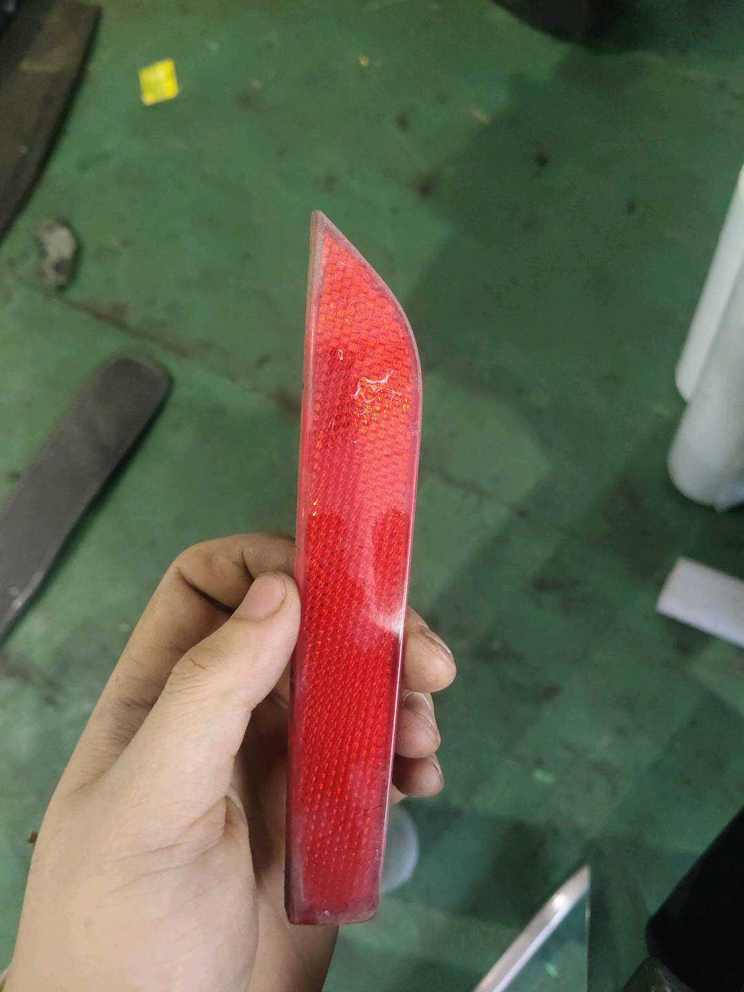 B012531 右反光片