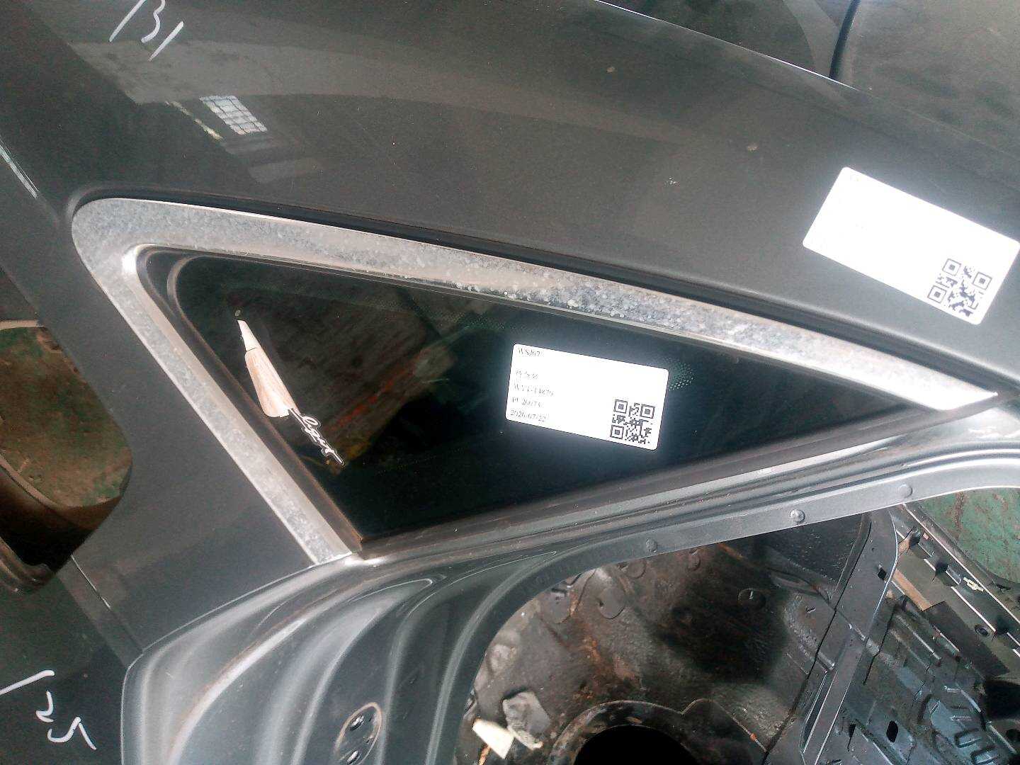 8WD845298 后侧围玻璃（右）