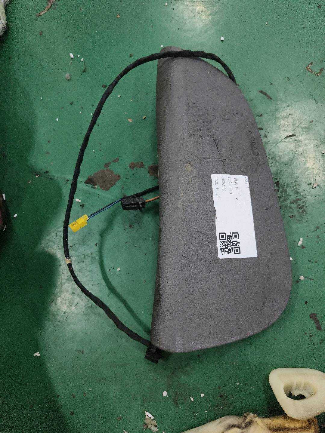 8E0880242F Front Seat Side Airbag, Right
