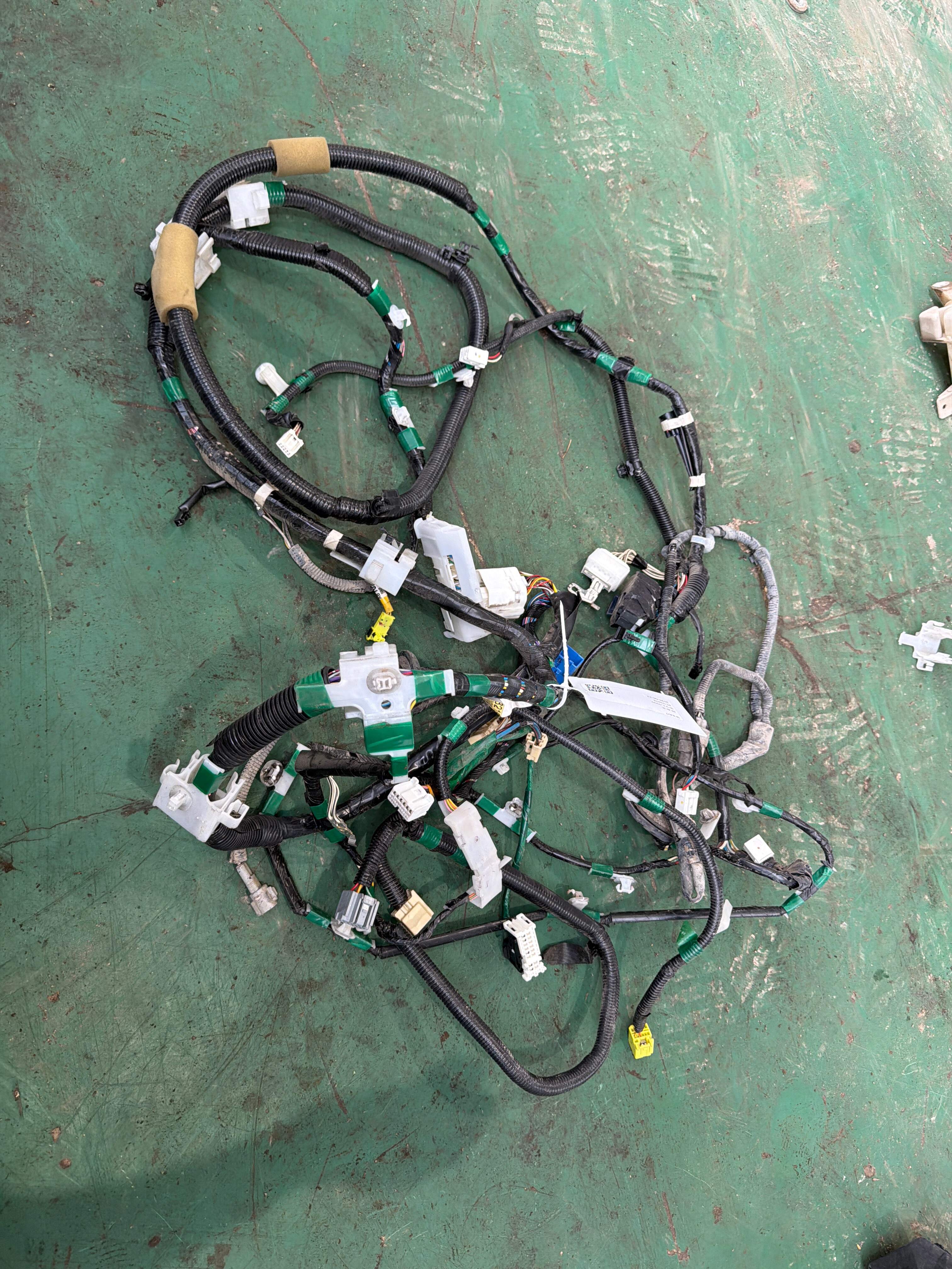 821626A230 车身线束