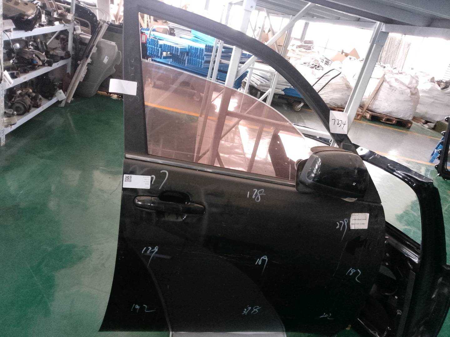 T116101020DY 前门壳(右)