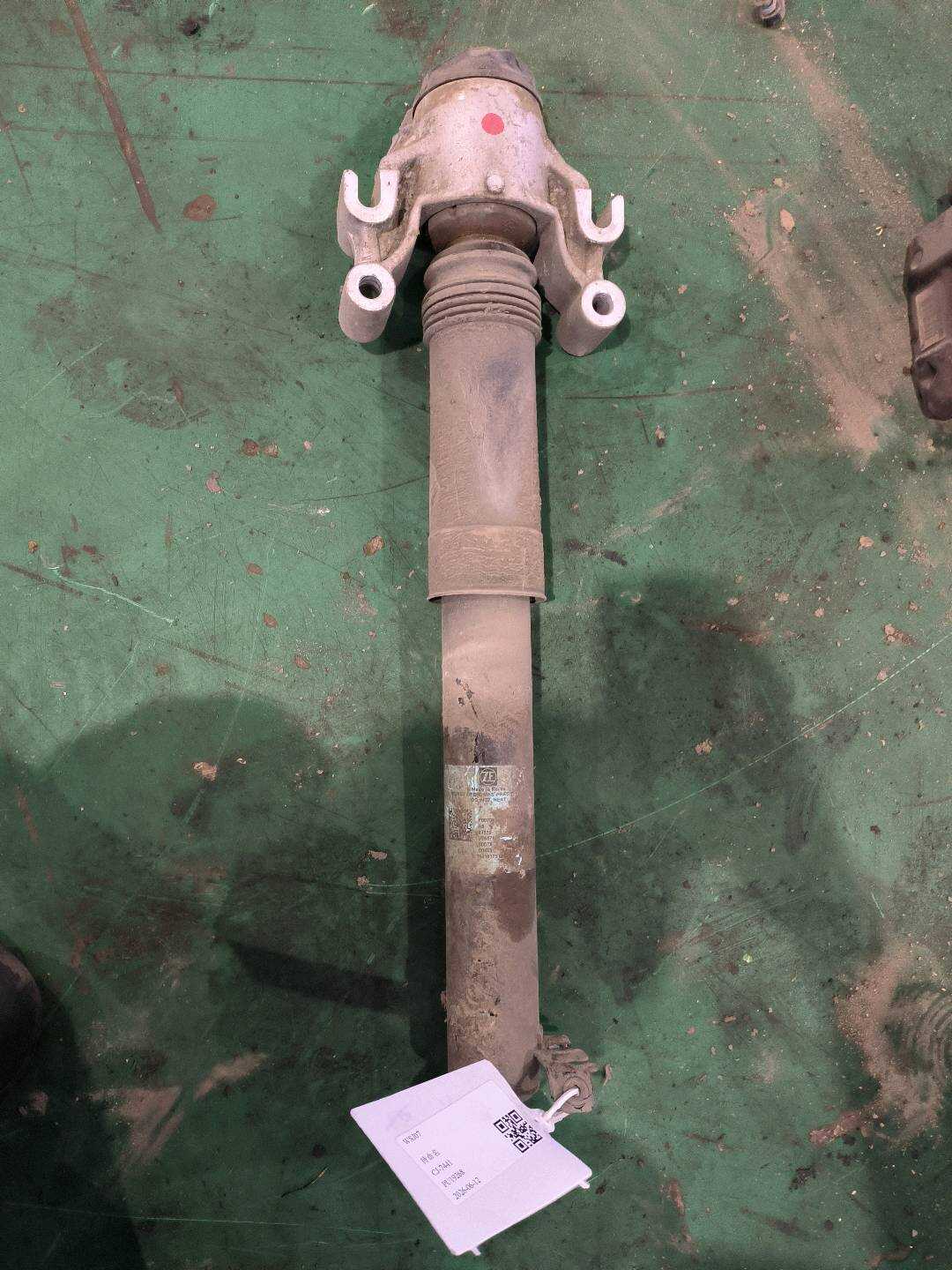 P0232618AE 右后减振器总成