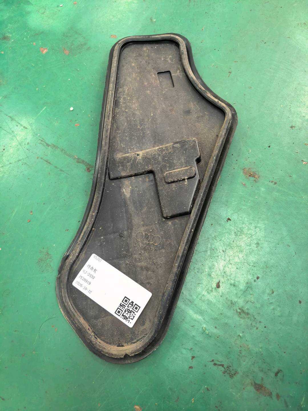 8R0839915D 后门内板盖(左)