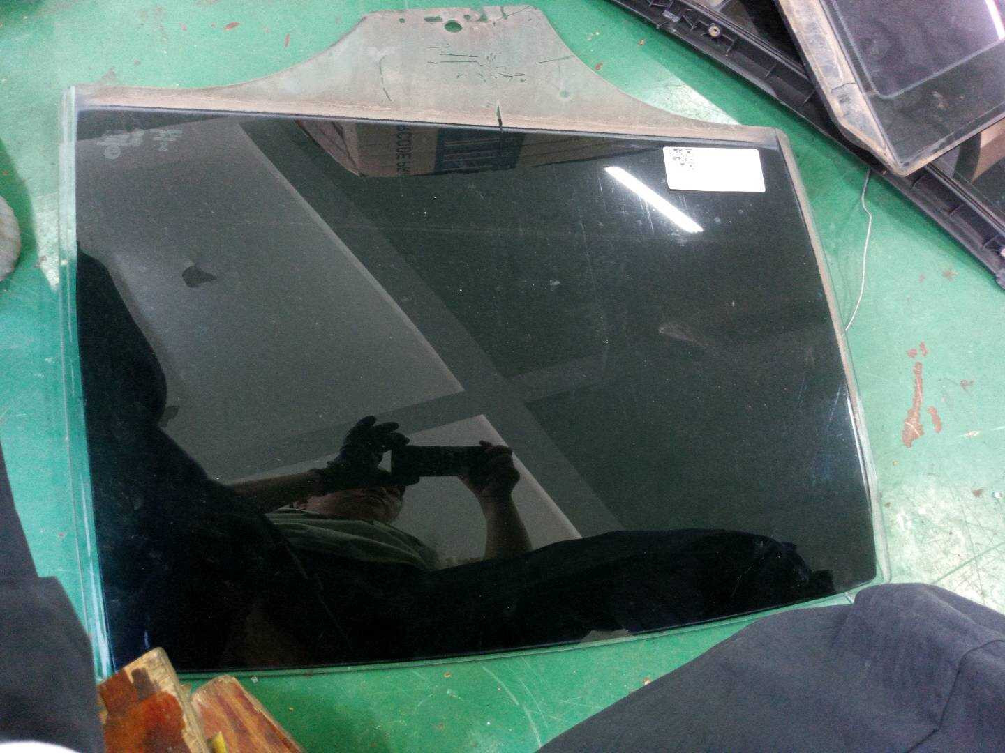 51357182118 后门玻璃(右)