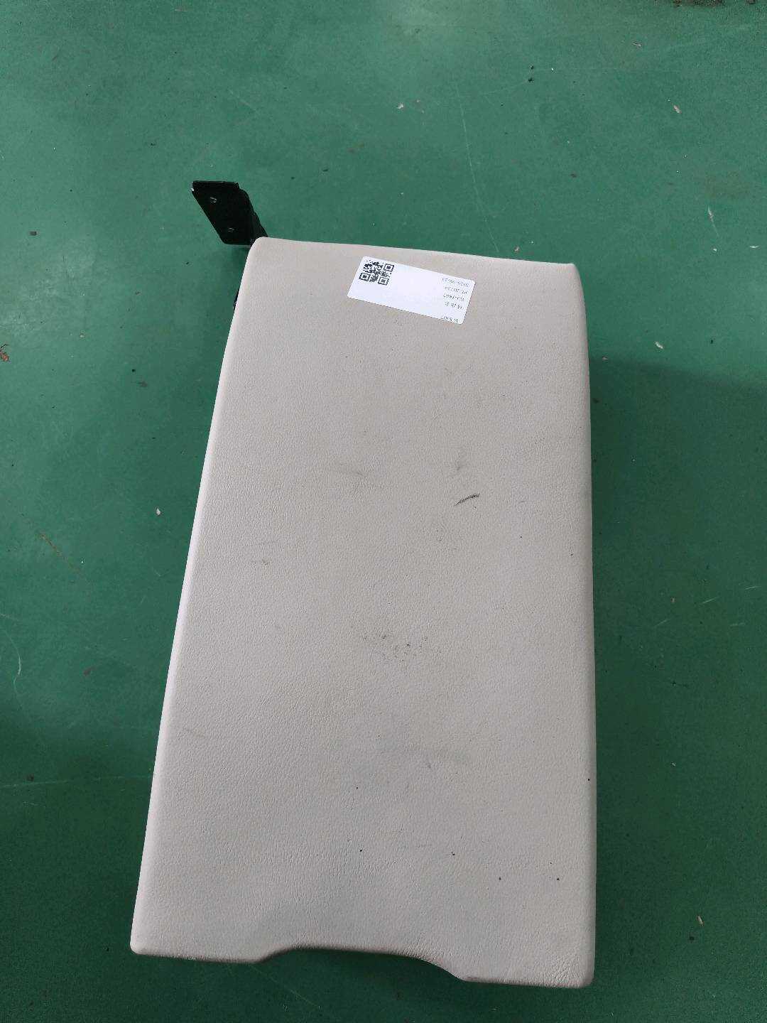 4FD885081 后排座椅中央扶手箱