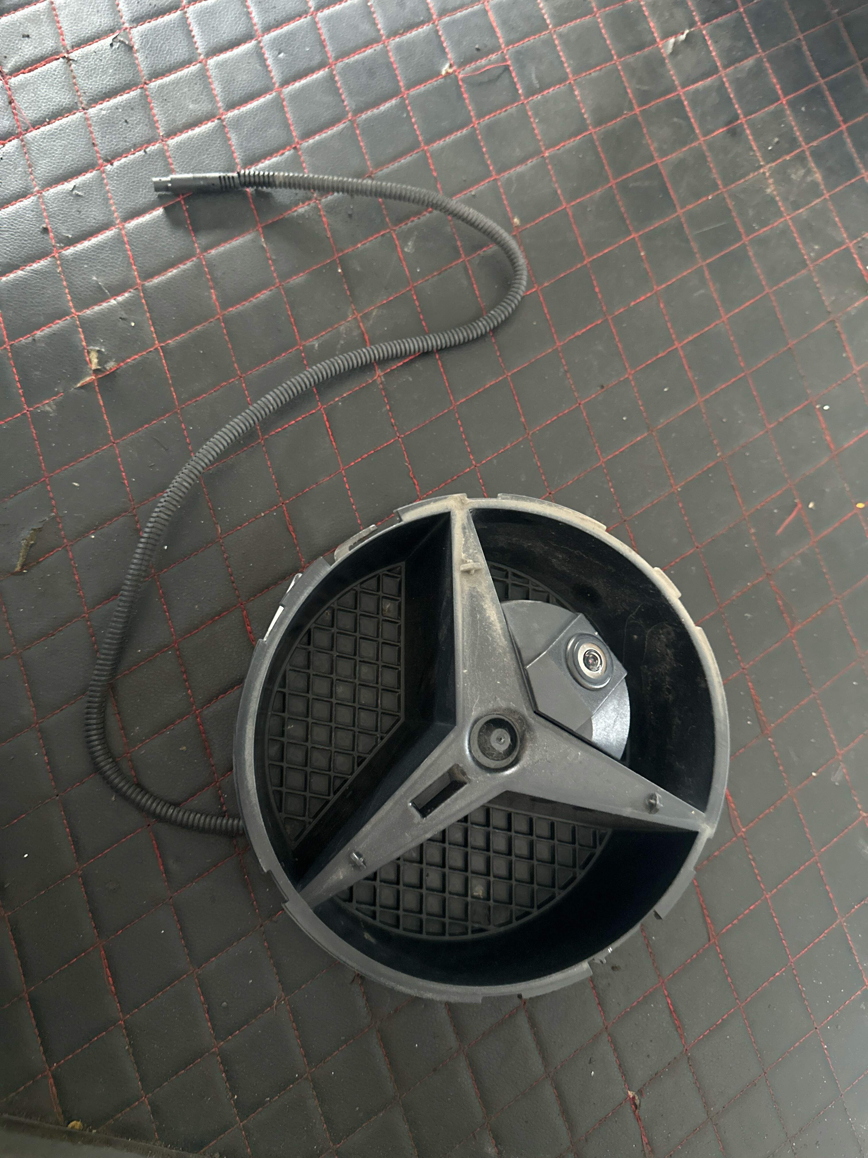 A0008880160 中网徽标底座