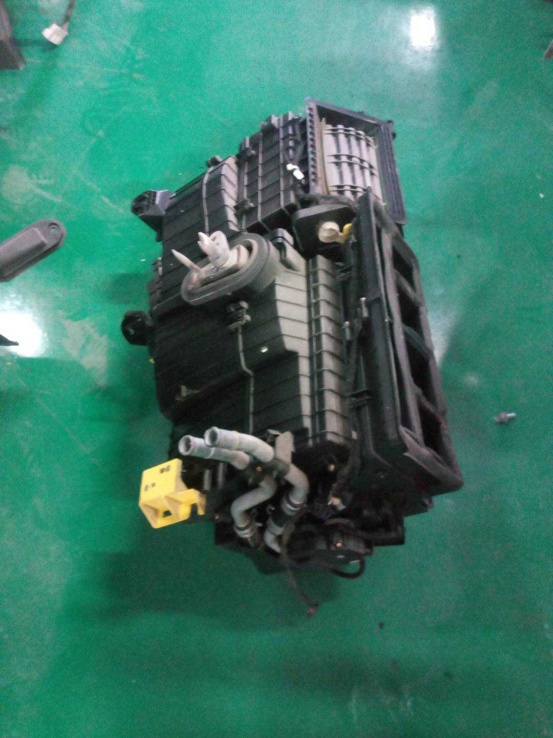 1227225600 蒸发箱总成