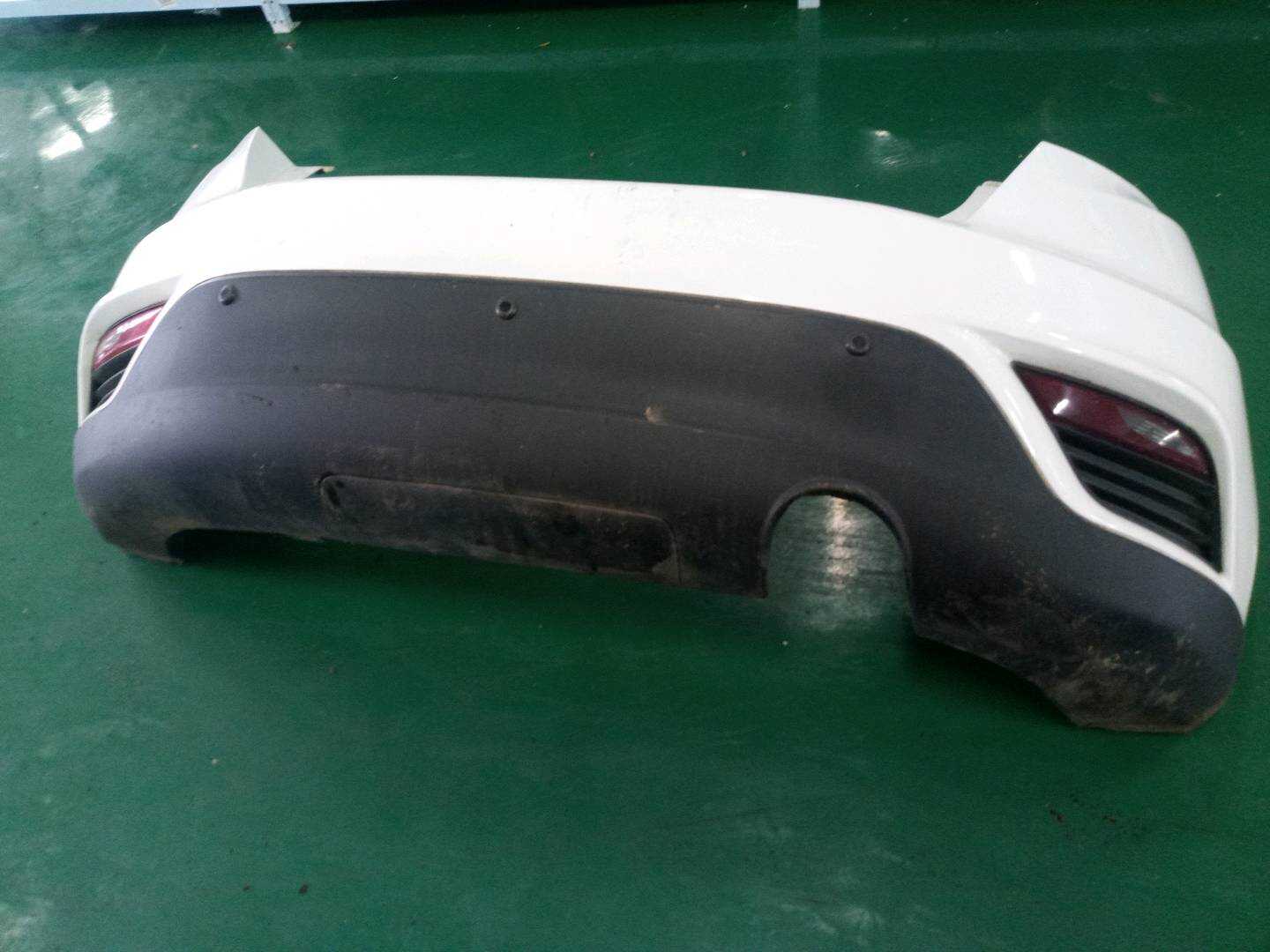 1018058014 后保险杠皮