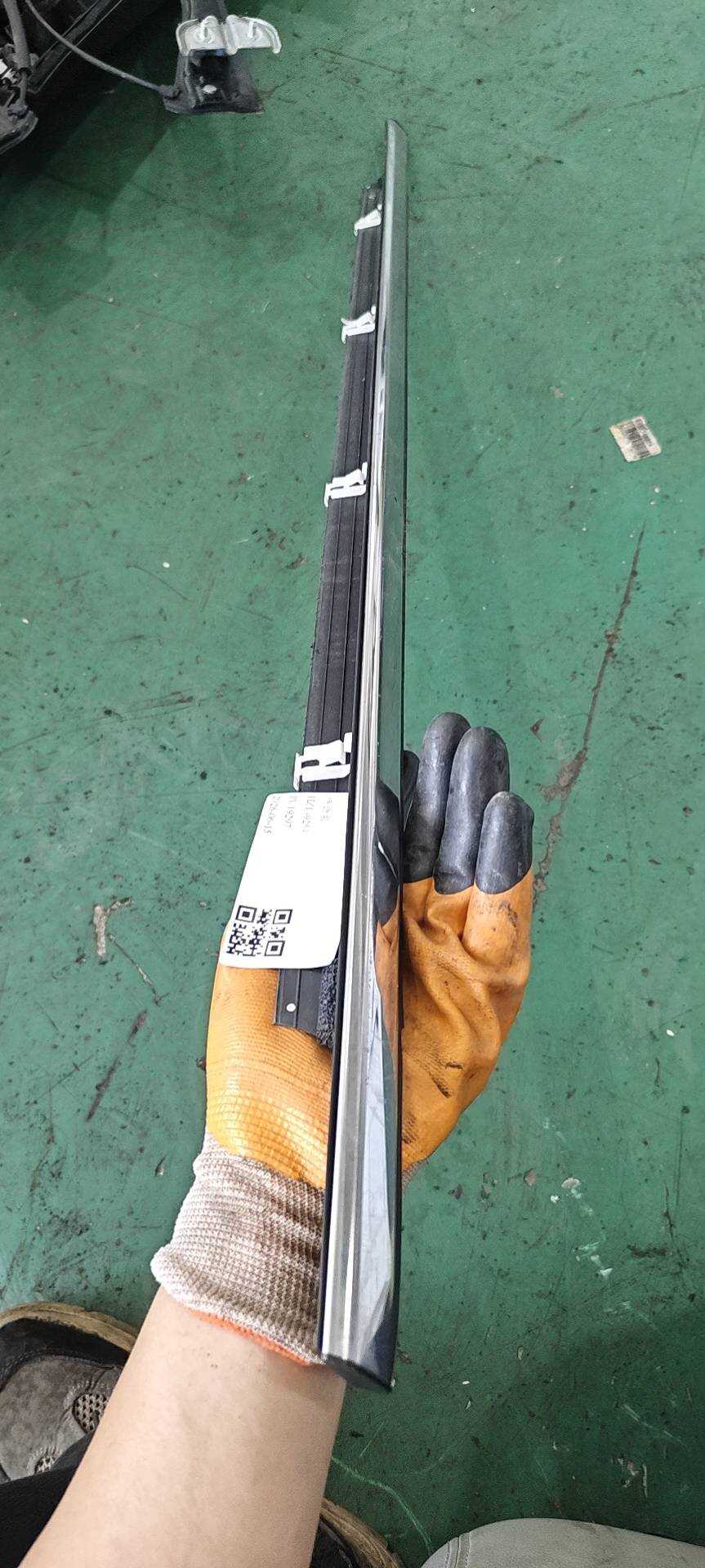 FK7BR20563AG 前门玻璃压条(左外)