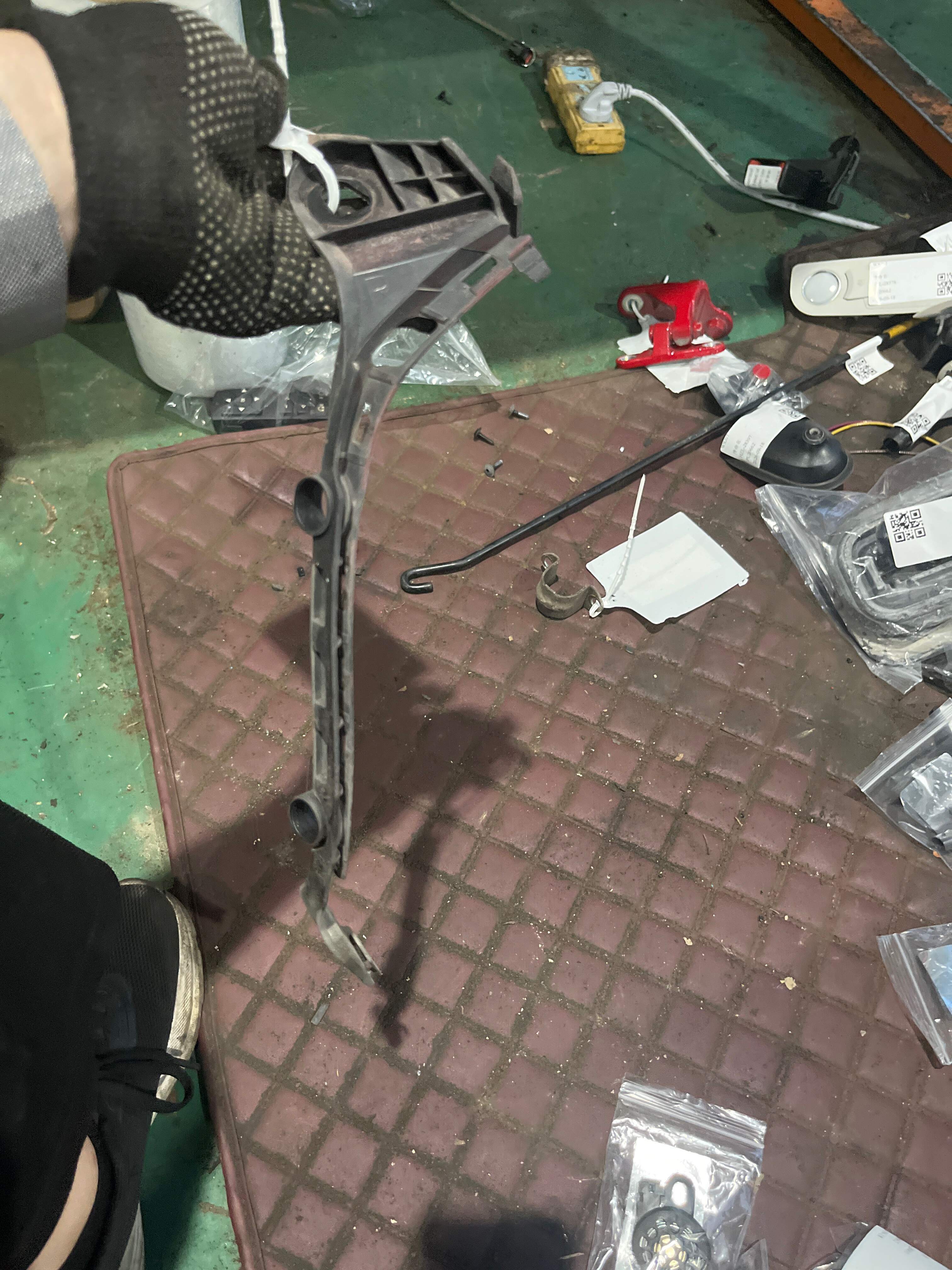 A1698851421 Rear Bumper Bracket (Upper Right)