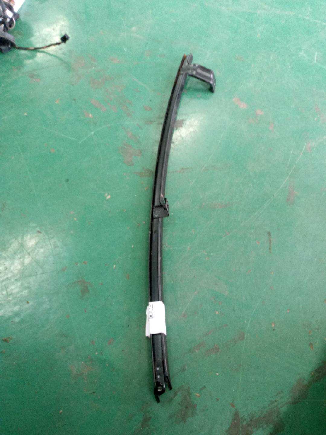 SC6101910 Front Left Door Rear Sliding Rail Assembly