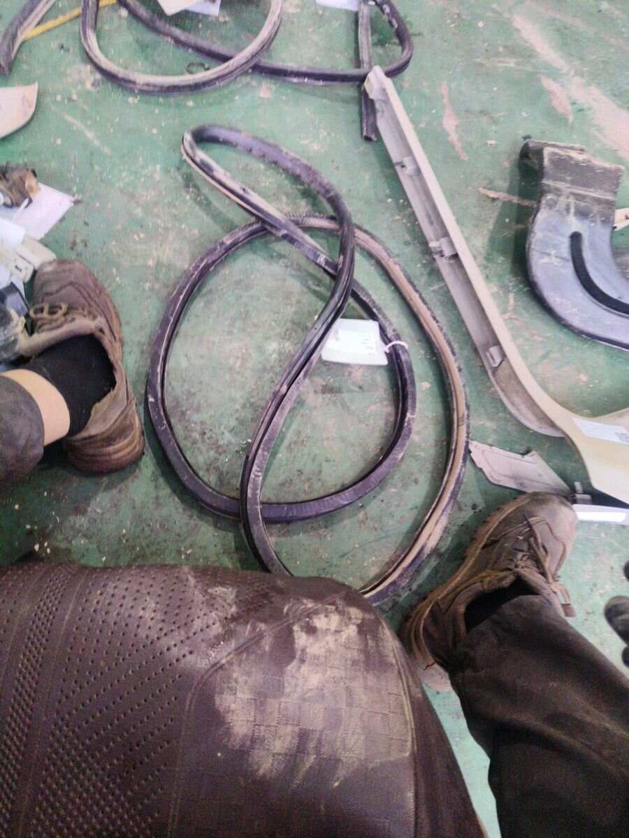 L4F0831721A Front Door Body Seal Strip (Right), Left