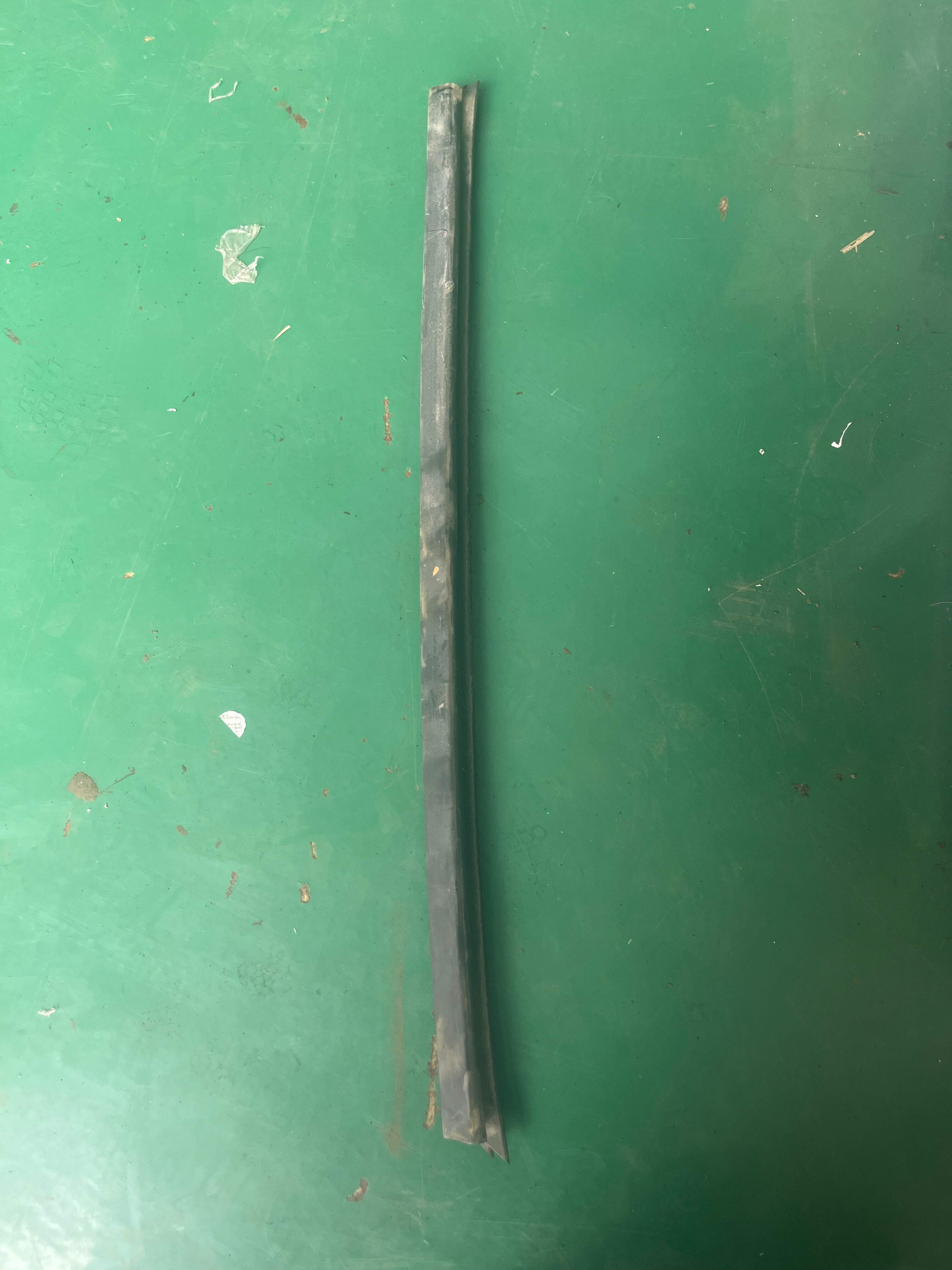 8S71A25860AA 后门玻璃压条（右内）