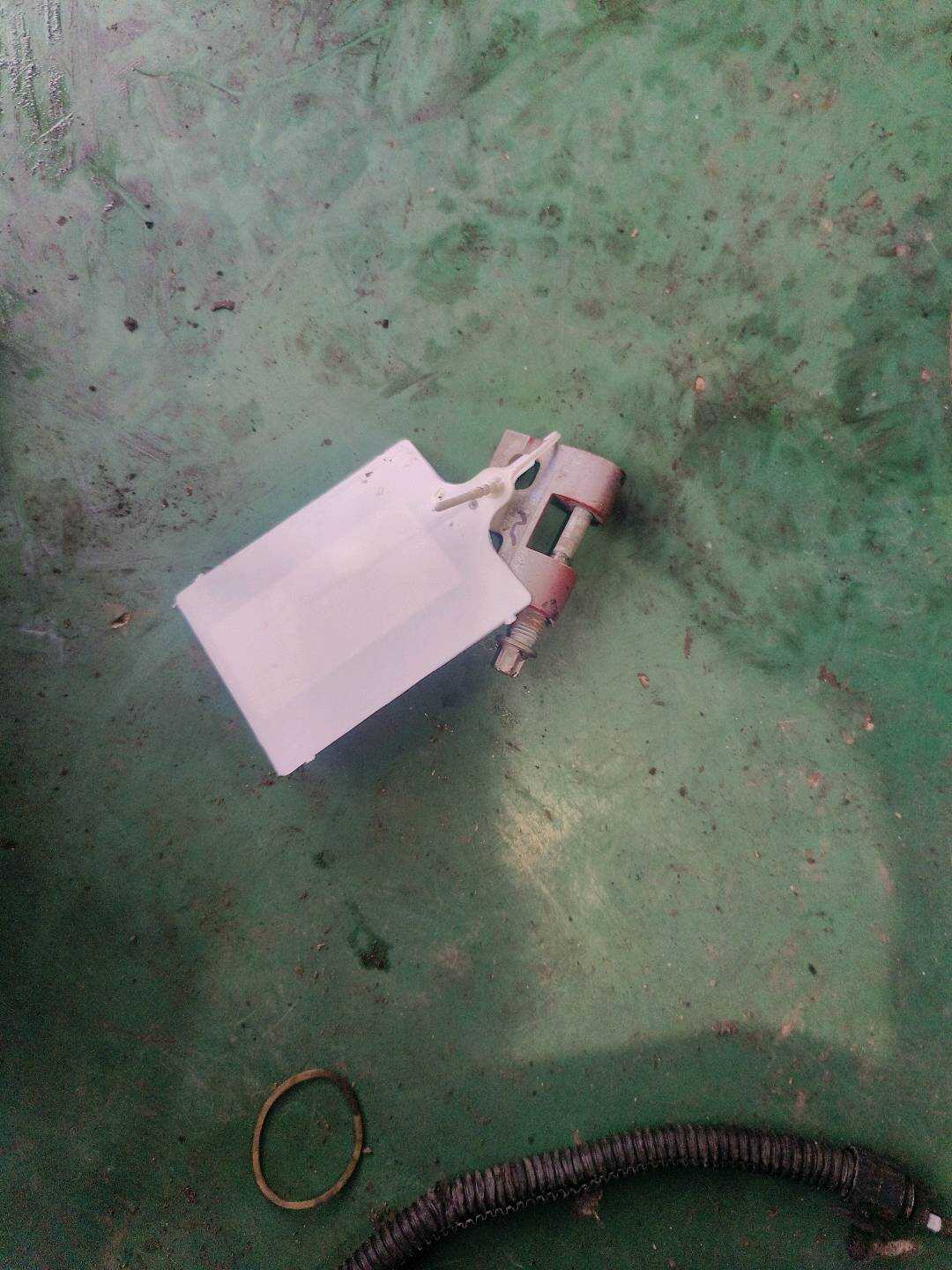 41527046057 后门铰链（左下）