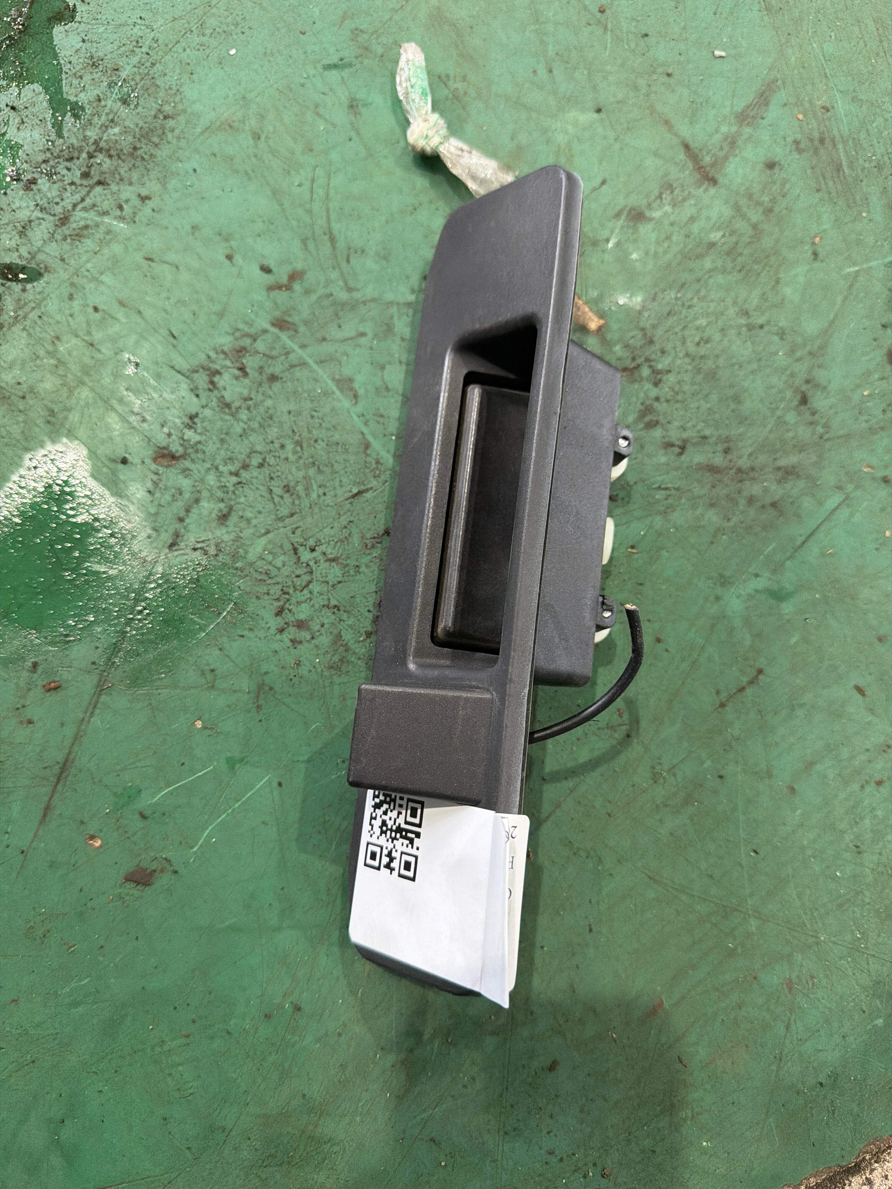 A1667500493 尾盖外拉手