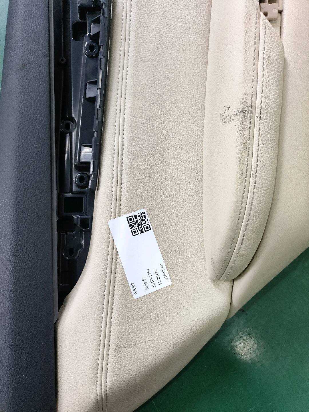 51427370035 后门内饰板(左)