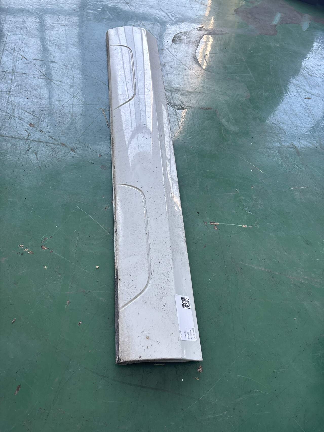 L8U0853960EGRU Front Door Outer Trim Panel, Right
