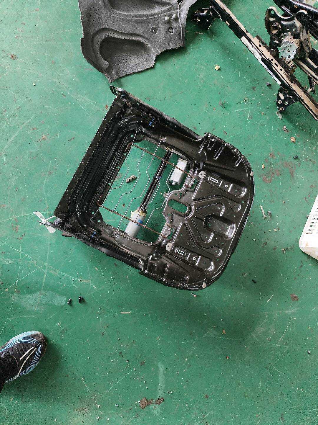 LR039441 Passenger Seat Base Frame