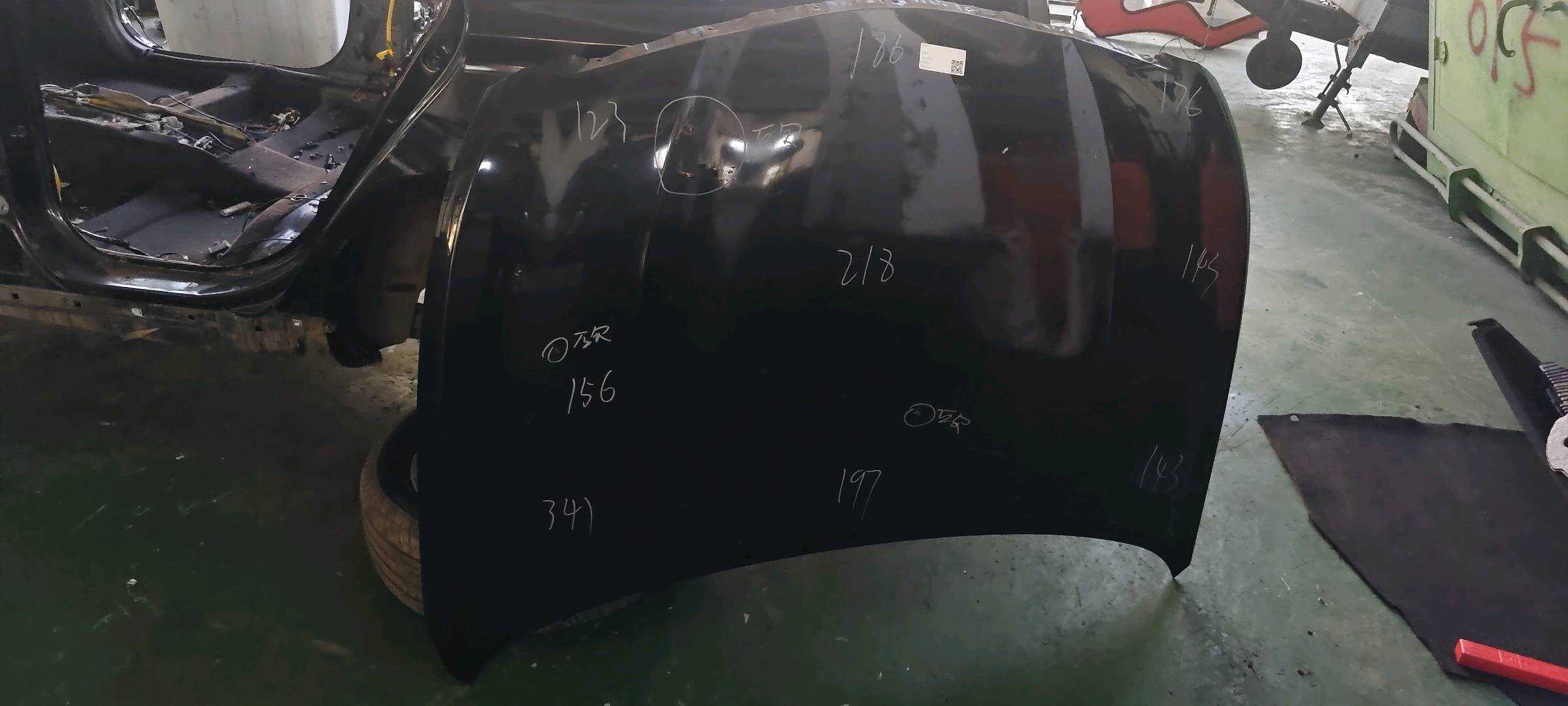 664004Q000 Front Hood