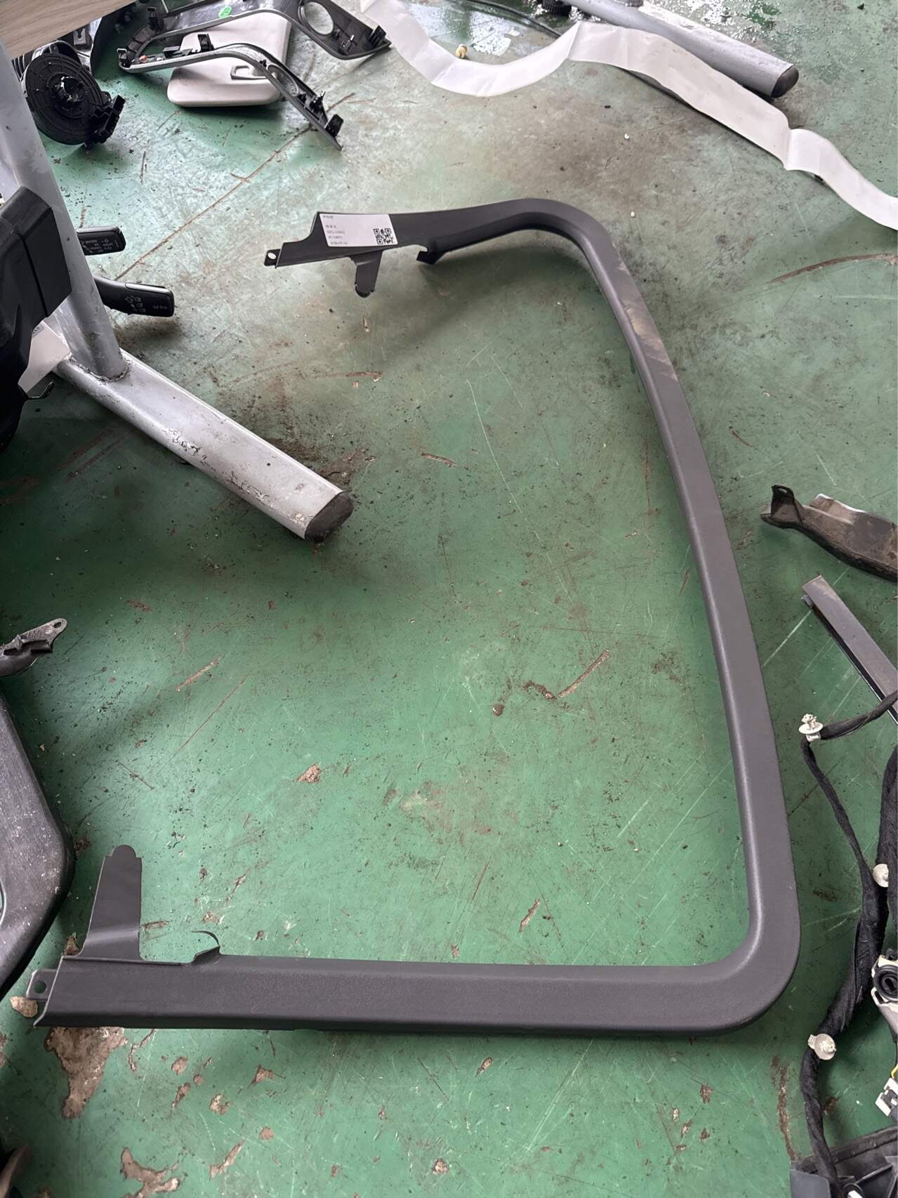 95321398 Rear Door Window Molding (Left Outer)
