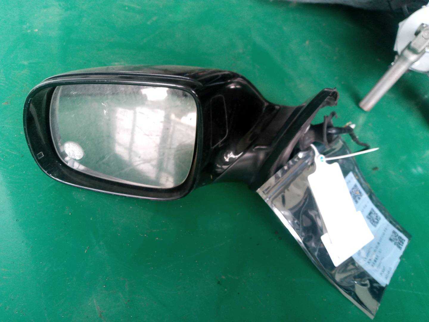 L8R0857527AGRU 倒车镜壳(左)