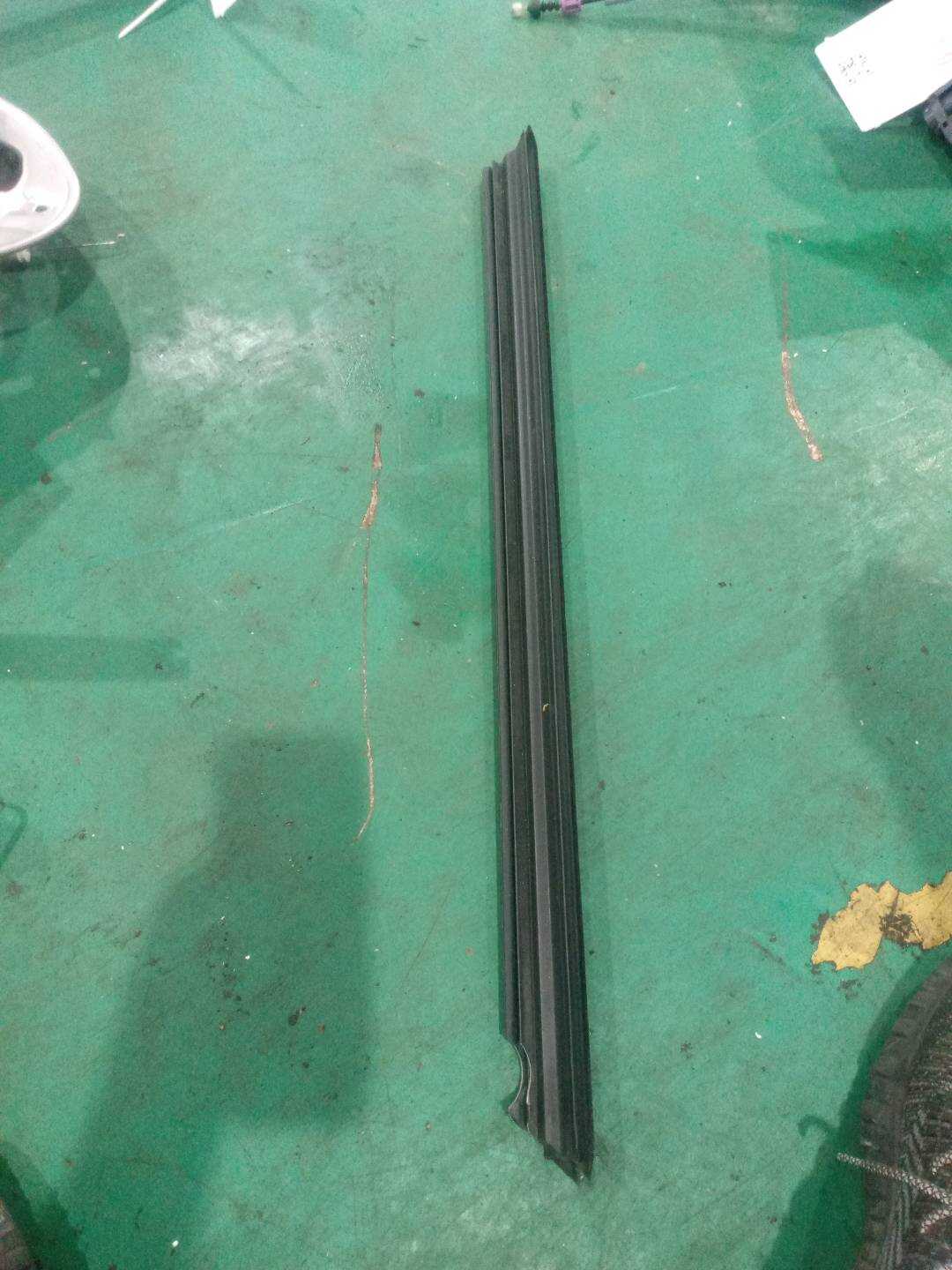 A2127353365 后门玻璃压条(左内)