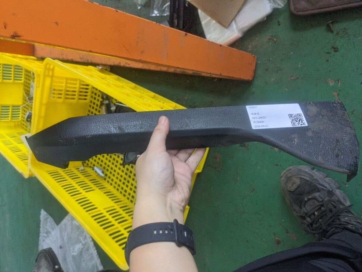 52109168252 副驾驶员座椅侧饰板(右下)
