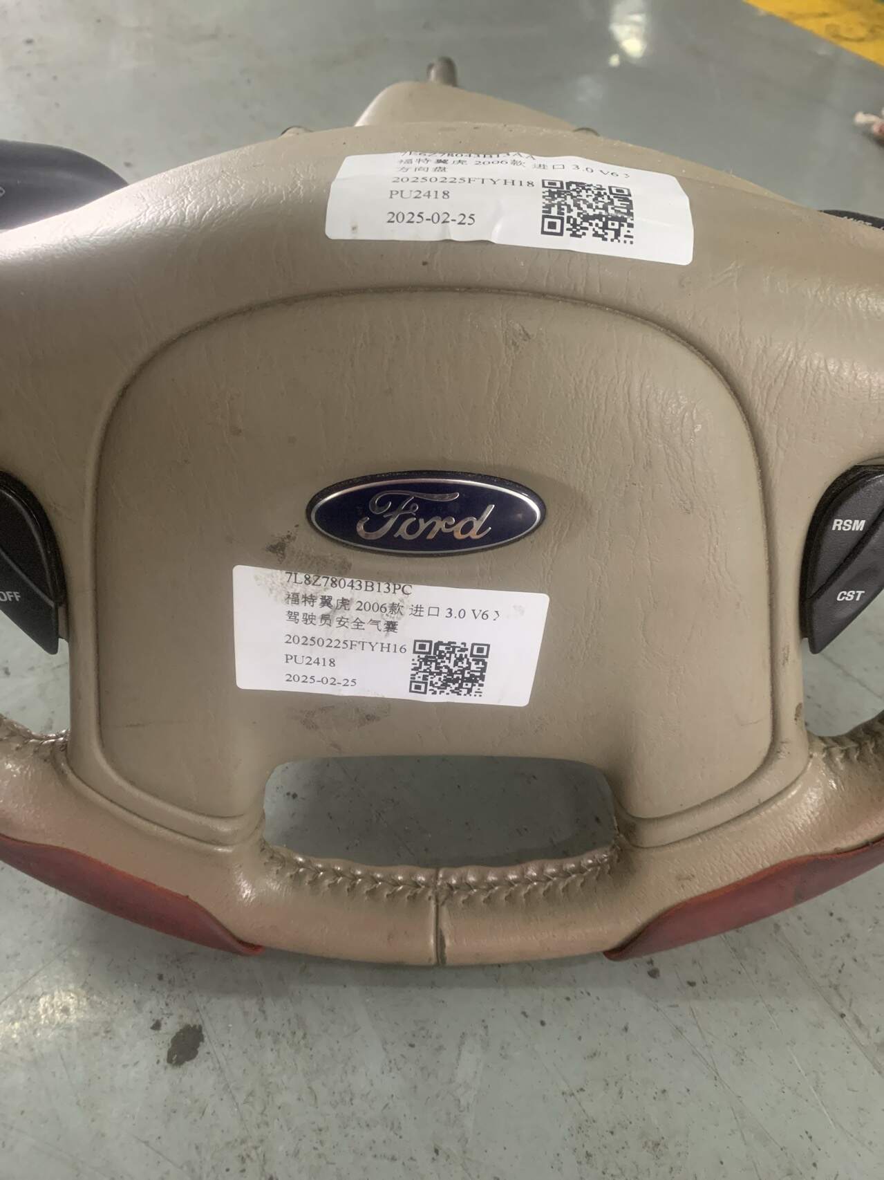 7L8Z78043B13PC 驾驶员安全气囊