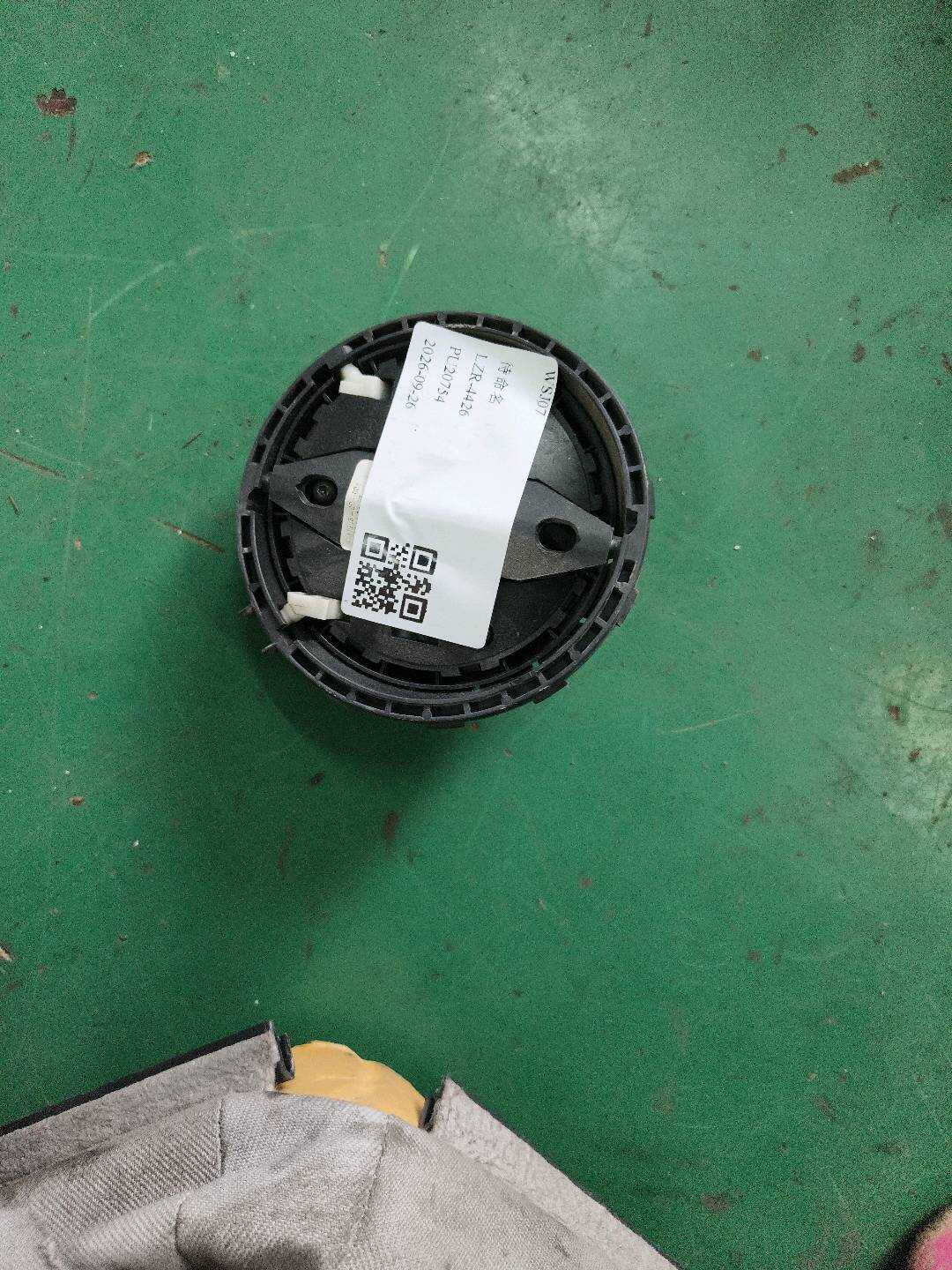 67137187263 倒车镜电机(右)