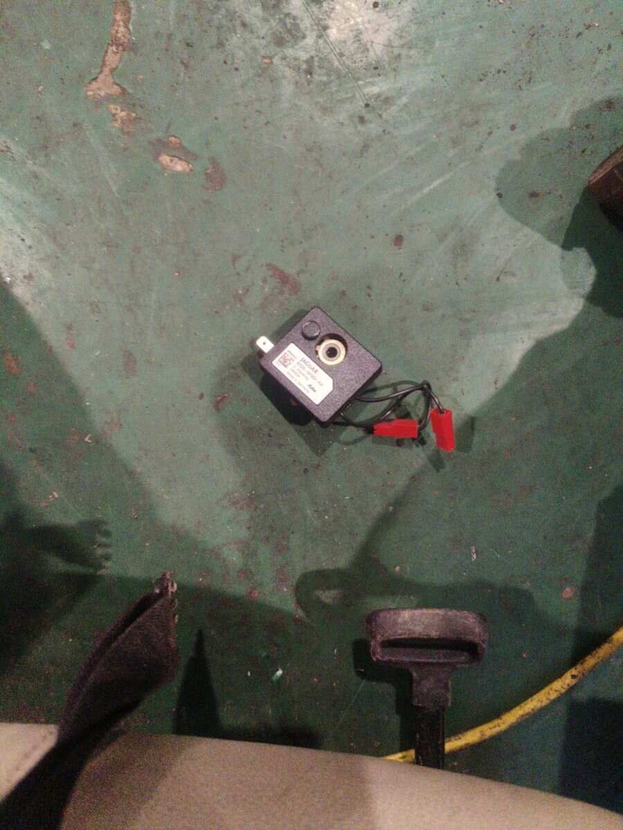 C2Z3284 Isolator