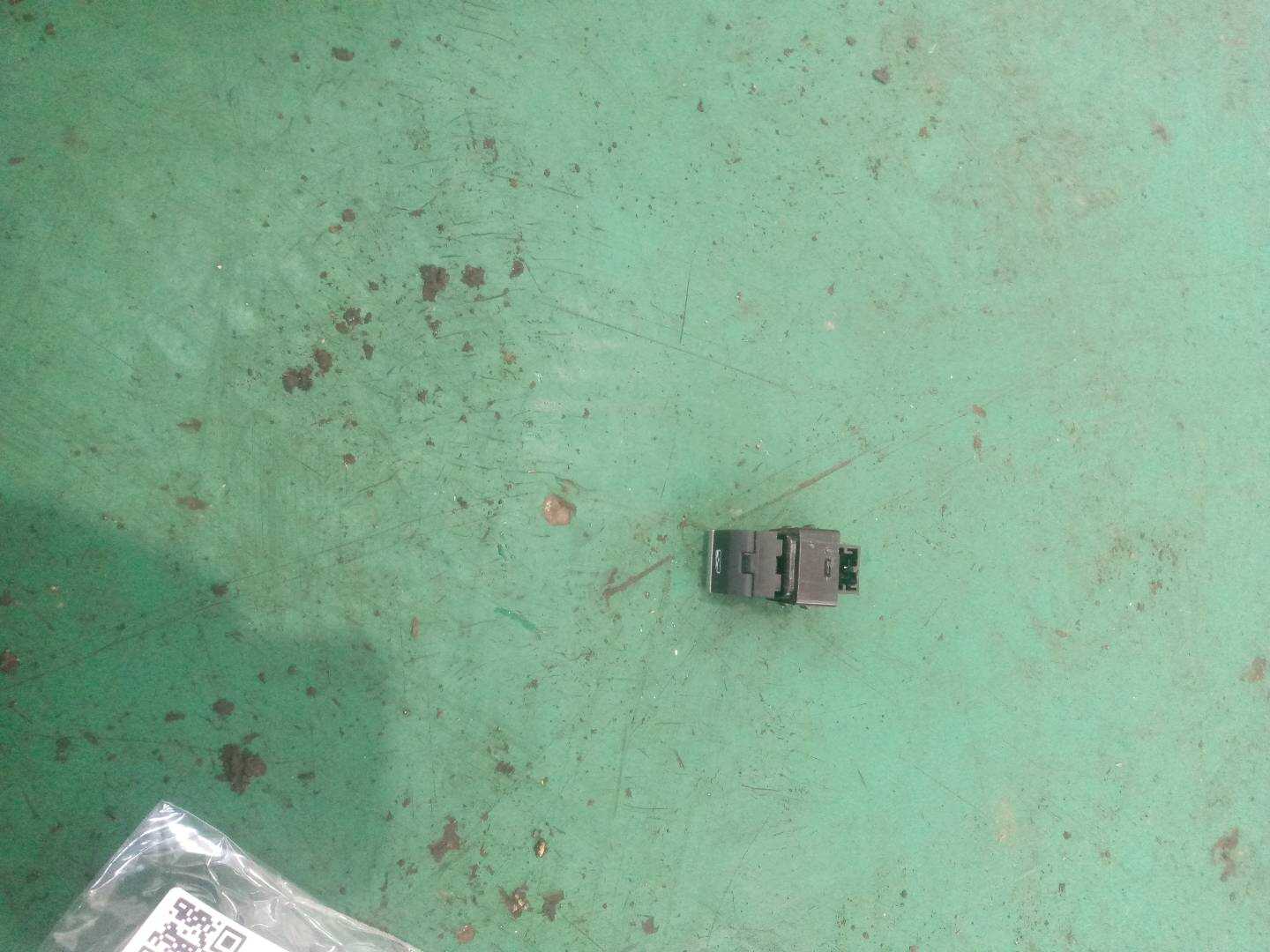 8WD959855 前门玻璃升降开关(右)