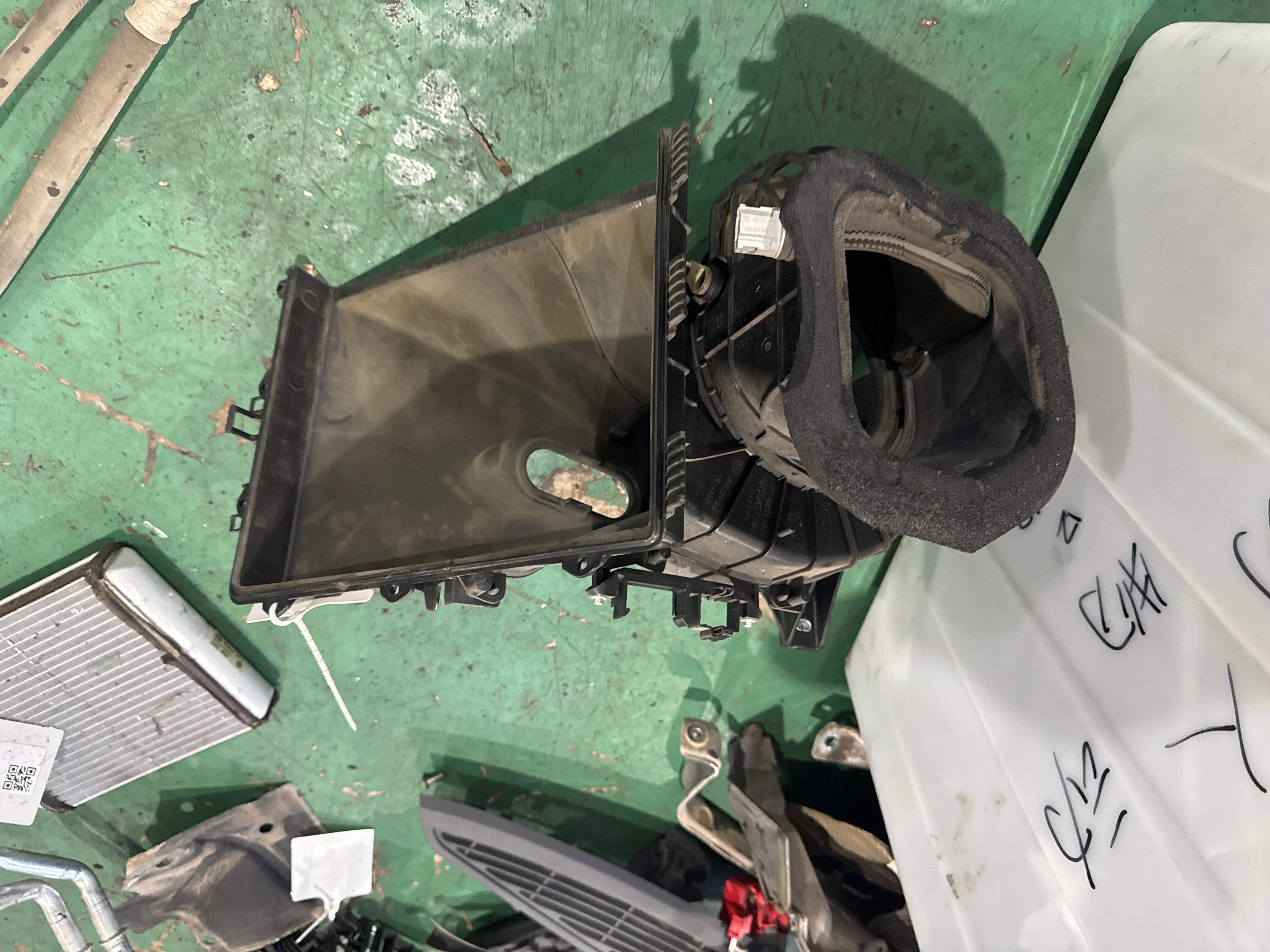 7L0815153B Blower Motor Housing