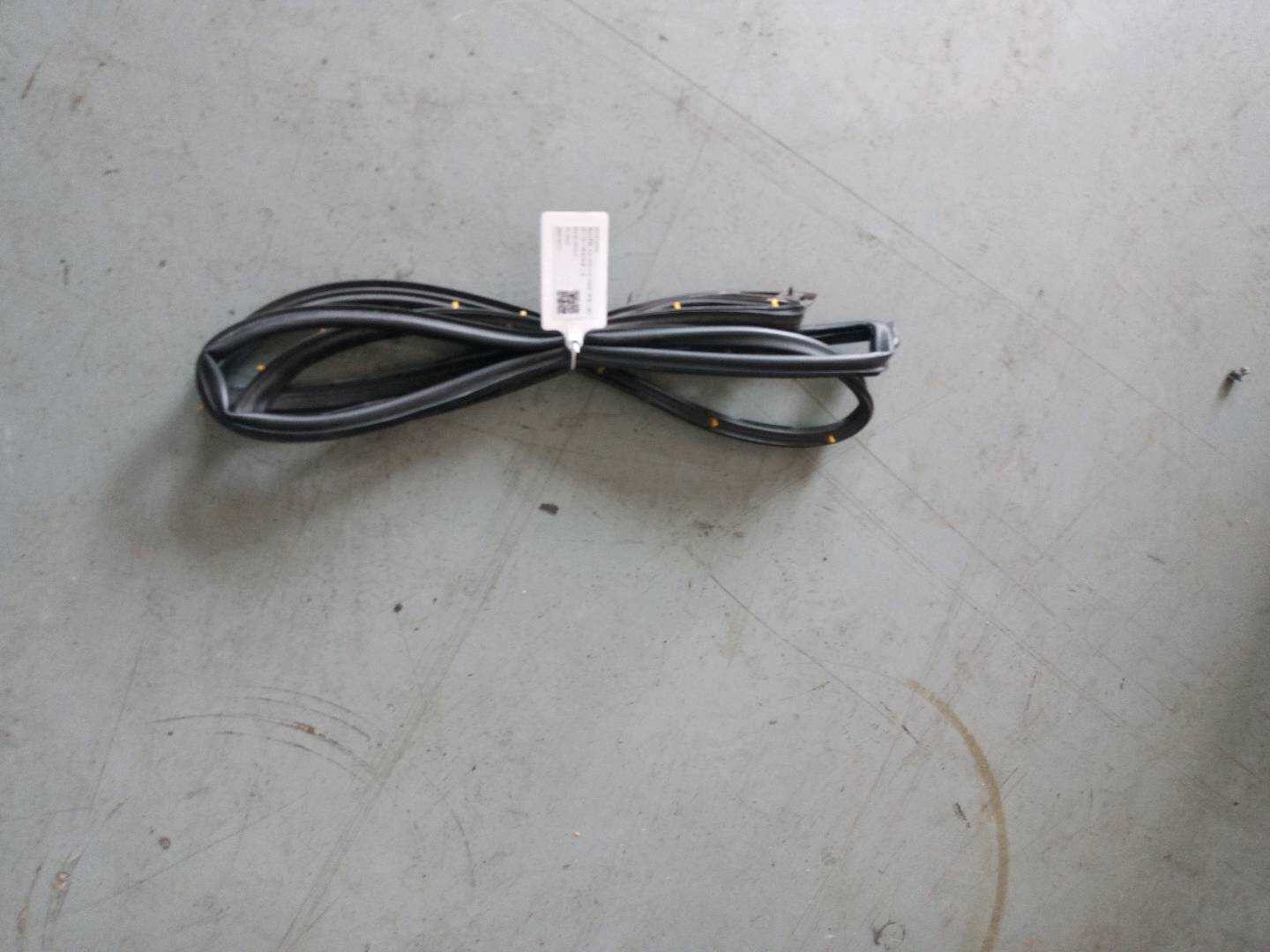 821401F000 前门车门密封胶条(右)