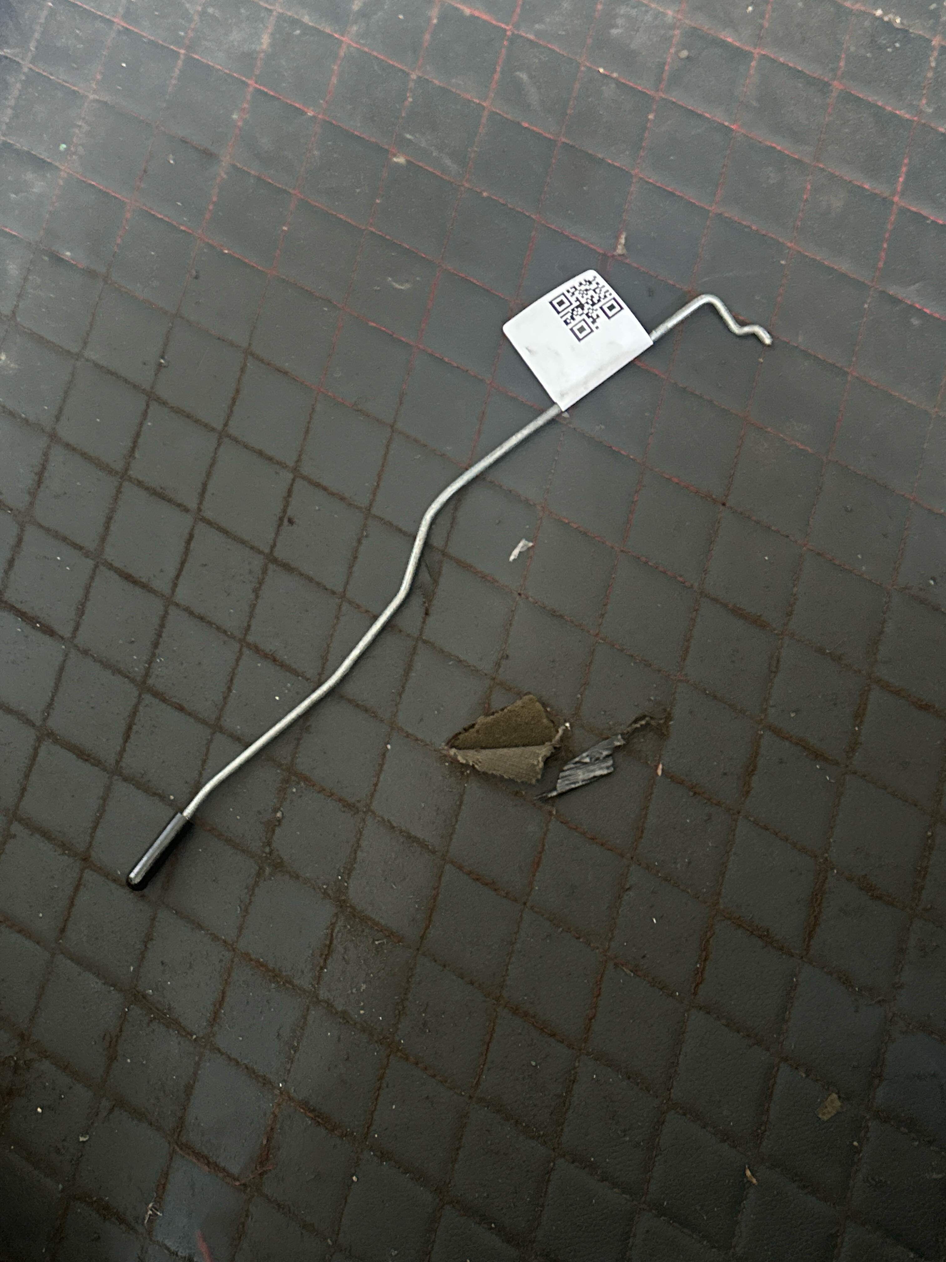 51227358212 后门锁止杆（右）